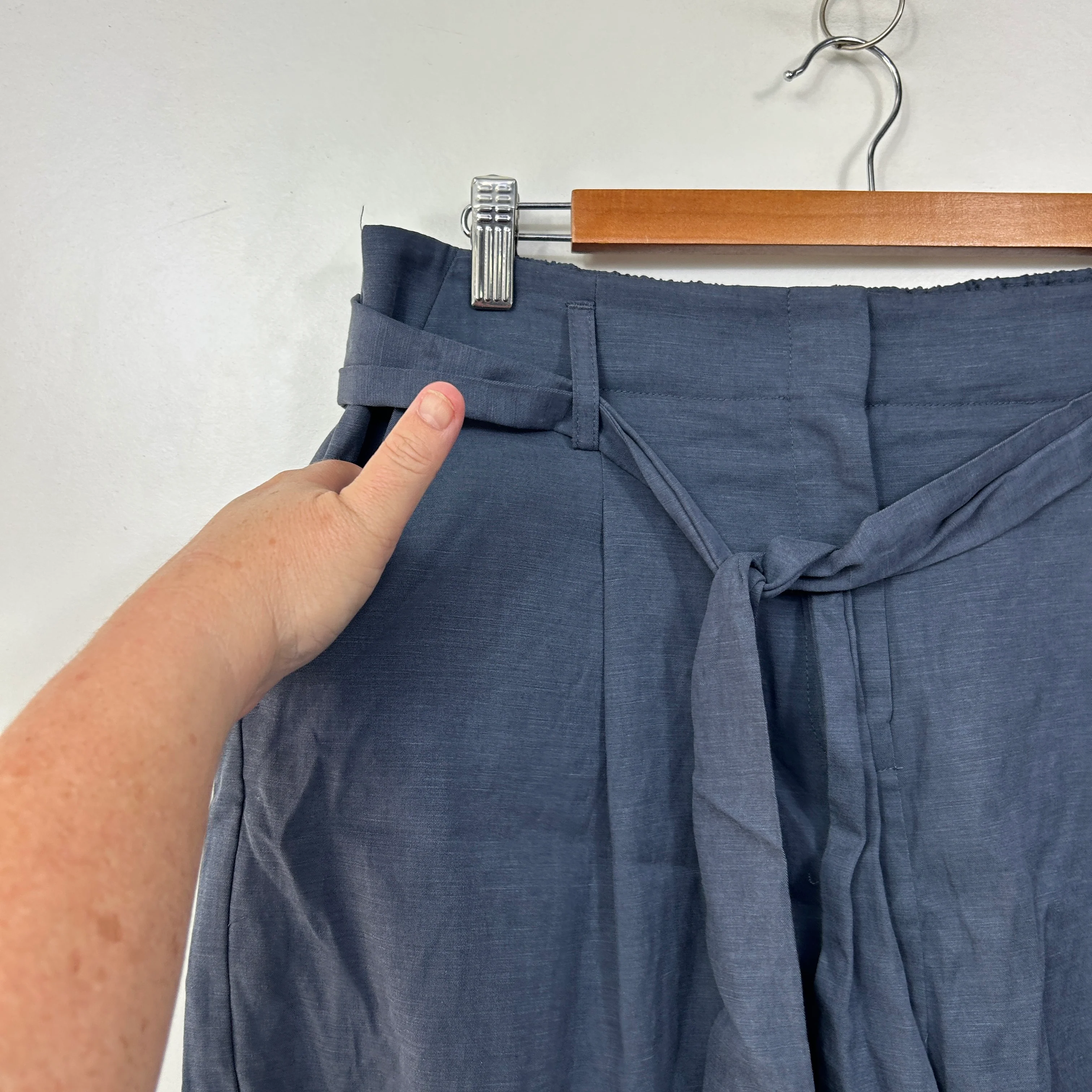 Preview Tencel Navy Blue Shorts - Size 14 - Image 2