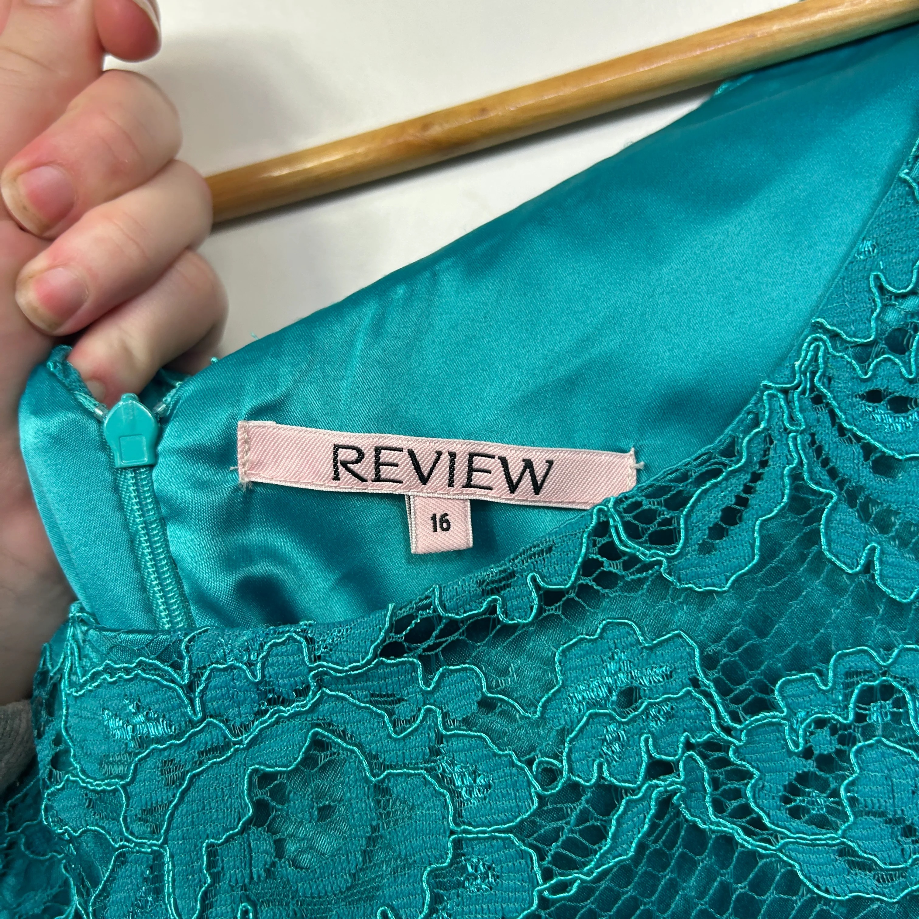 Review Teal Lace Cocktail Dress - Size 16 - Image 2