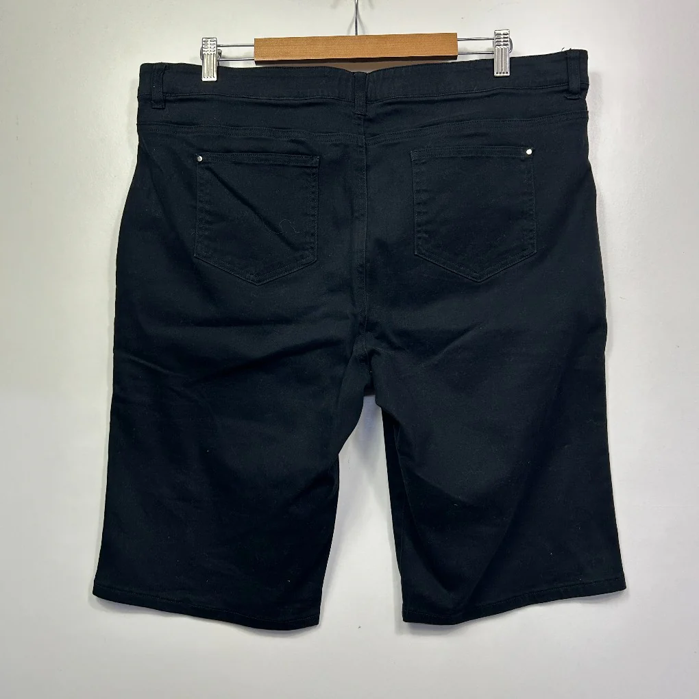 Rockmans Black Shorts  - Size 20 - Image 3