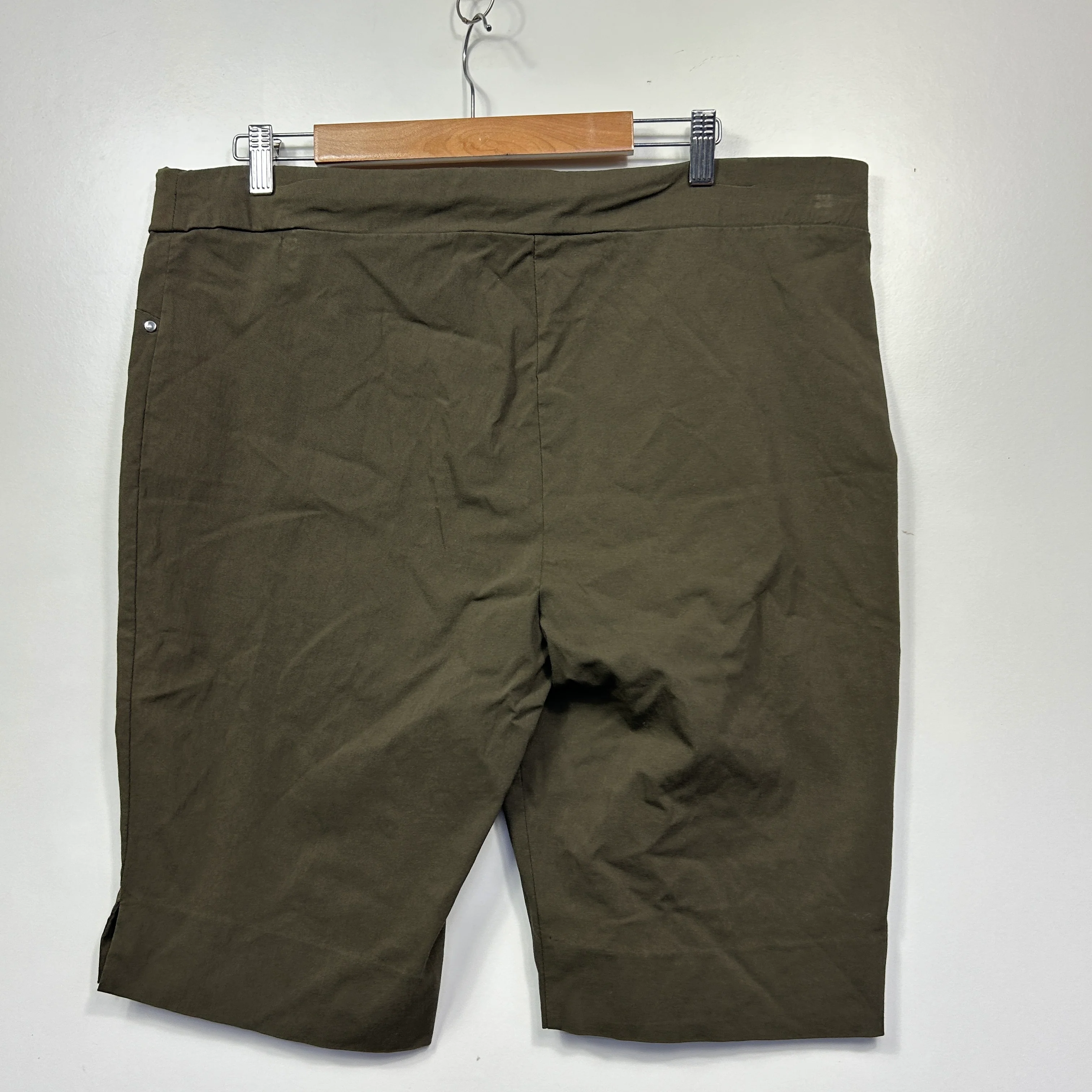Rockmans Olive Green Shorts - Size 20 - Image 2