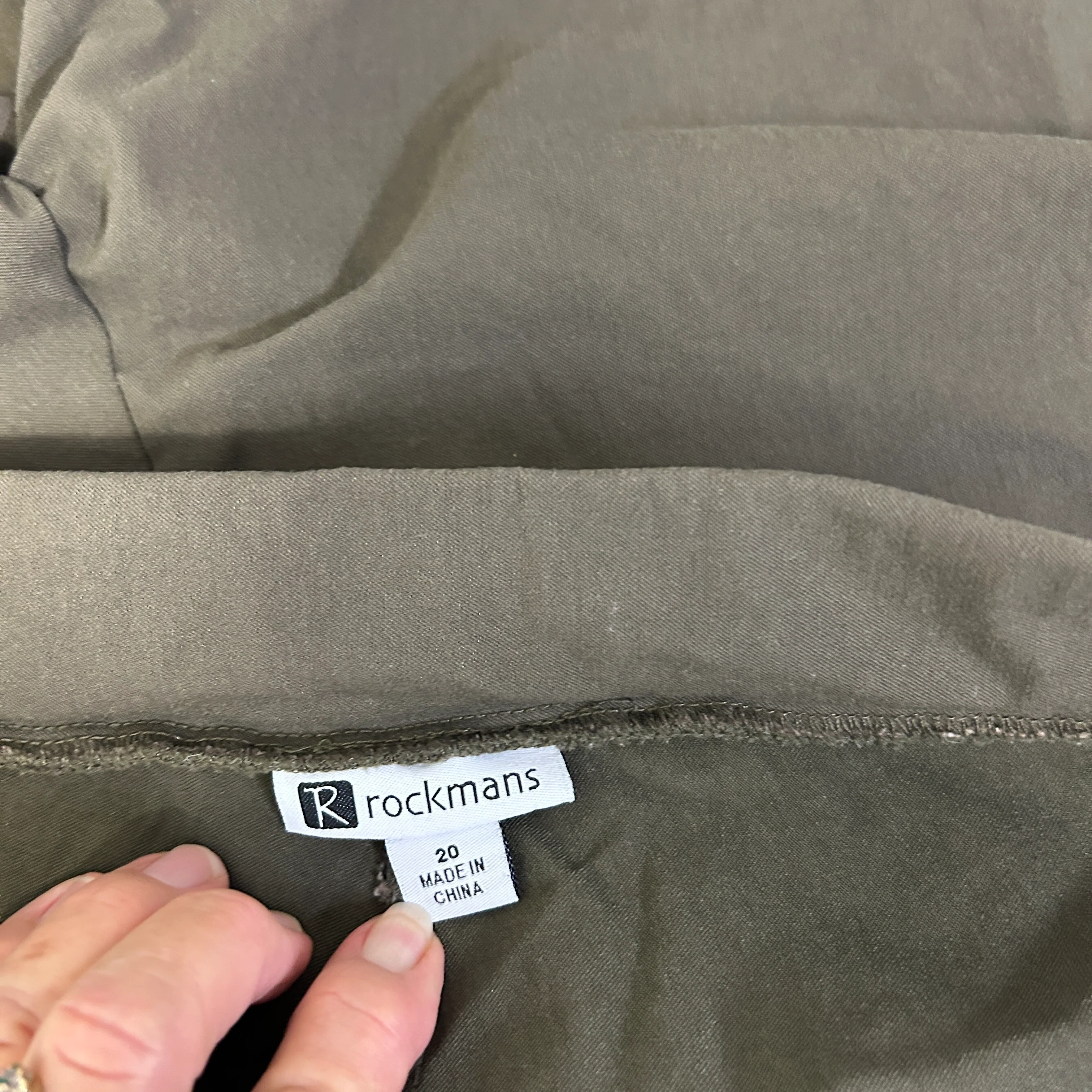 Rockmans Olive Green Shorts - Size 20 - Image 3