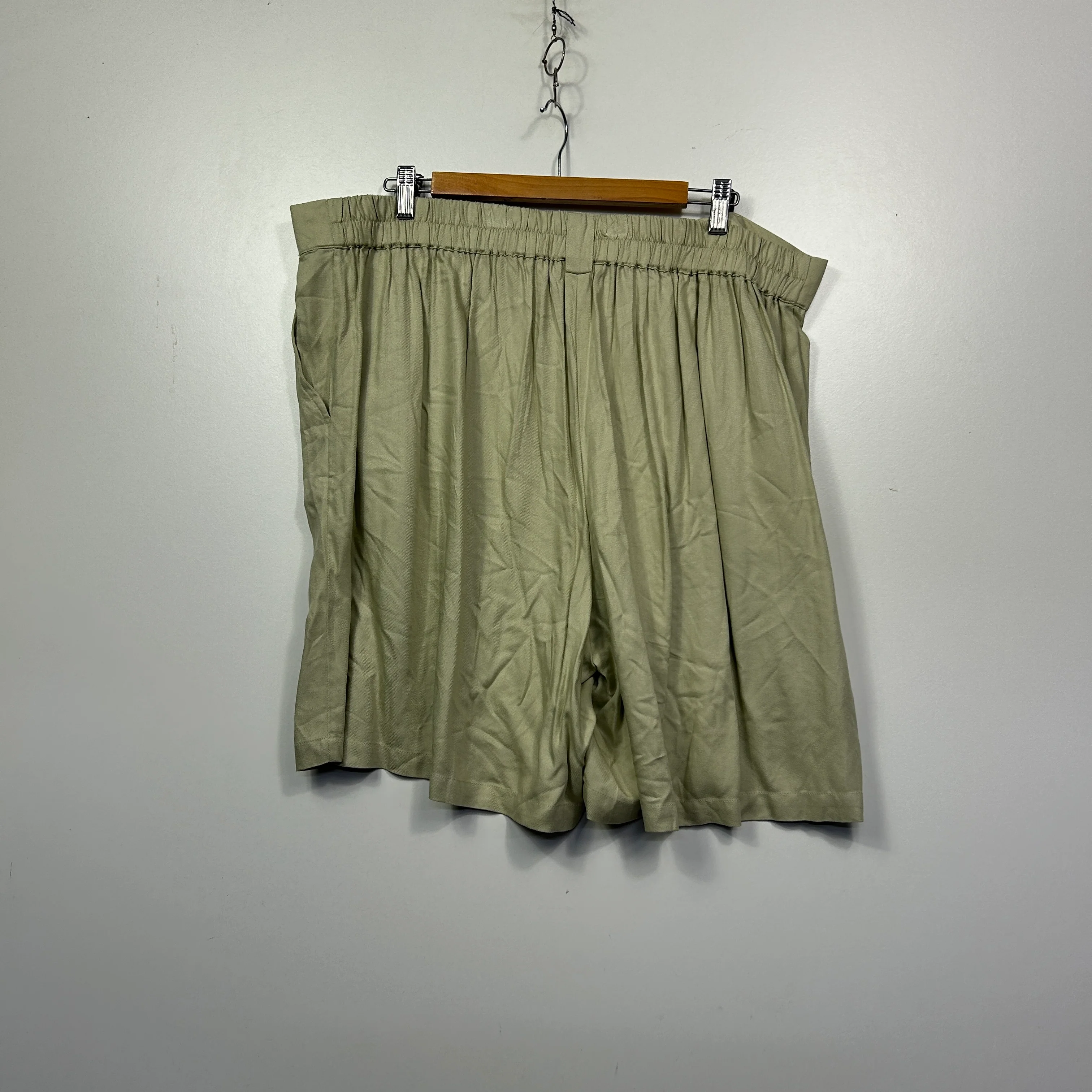Rockmans Sage Green Shorts - Size 20 - Image 2