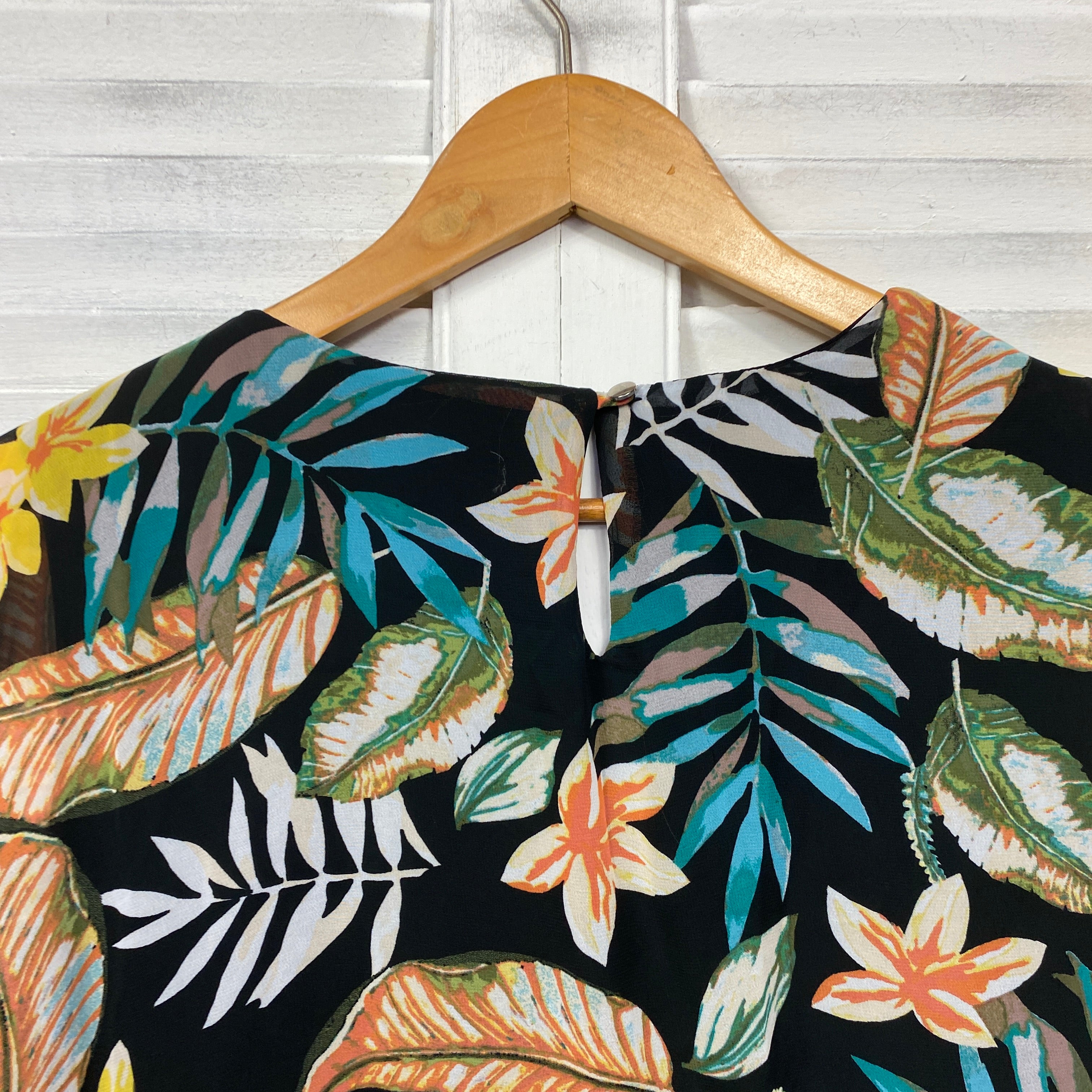 Rockmans Top Size Large Short Sleeve Floral Sheer Overlay - Image 6