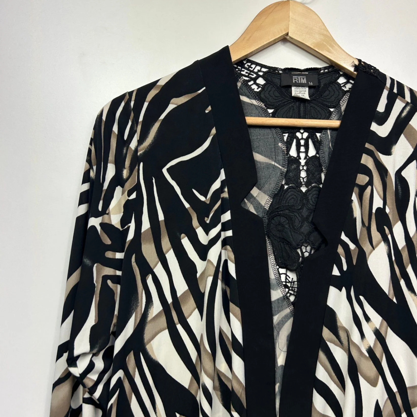 RTM Kimono Top Size 16 Black Cream Beige Animal Print Long Sleeve Made in Australia - Image 3