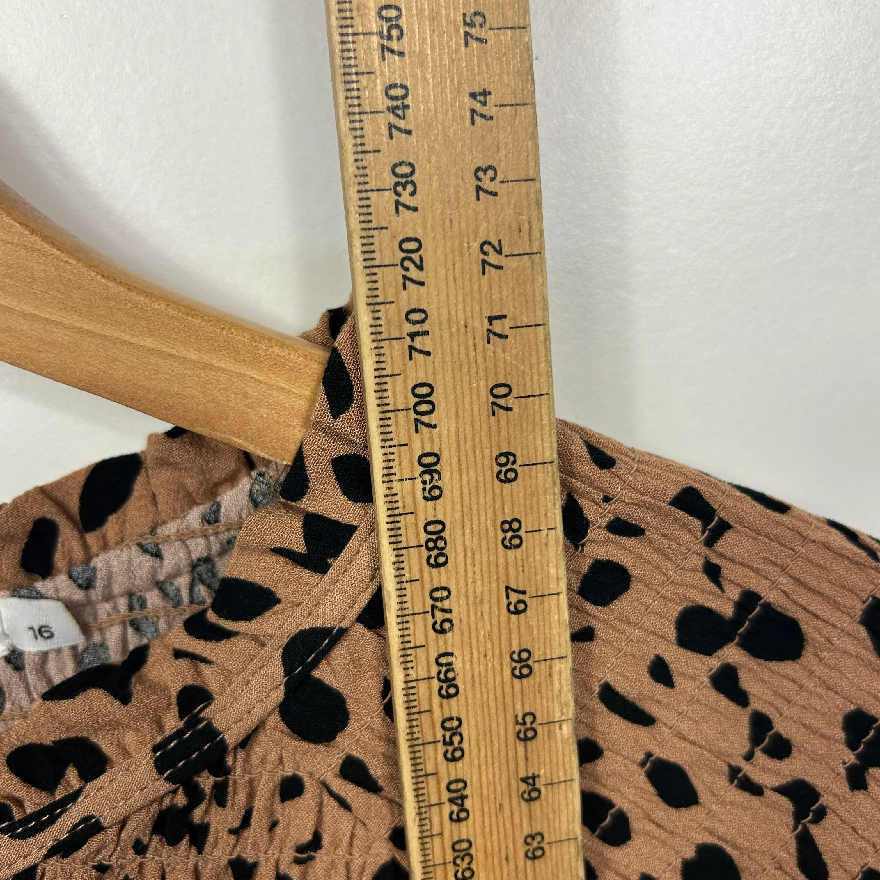 SASS Tan Black Animal Print Top - Size 16 - Image 6