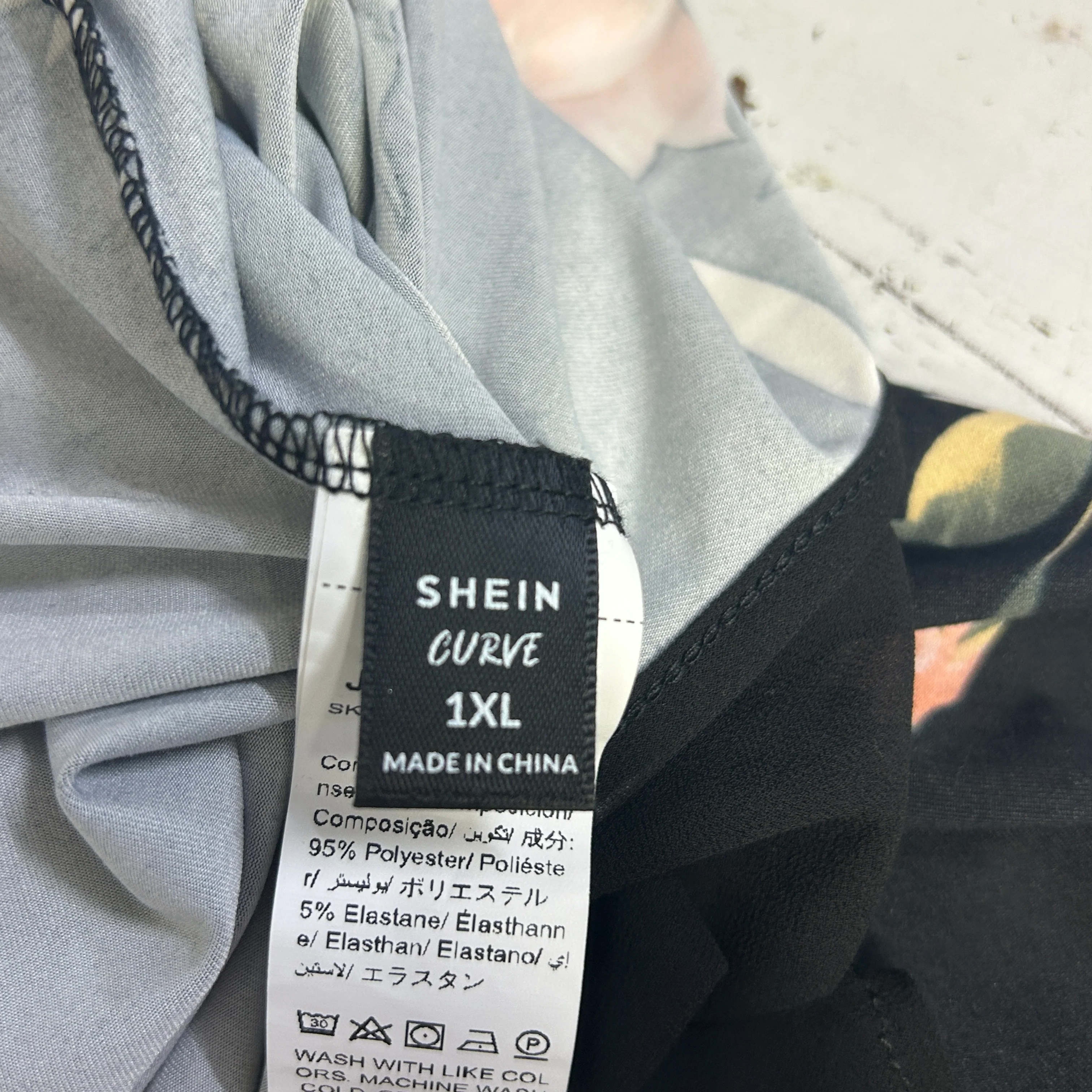 Shein Black Floral Jumpsuit - Size 1XL - Image 5