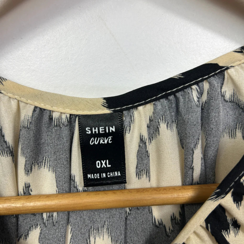 Shein Curve Black & Cream Top - Size 0XL - Image 2