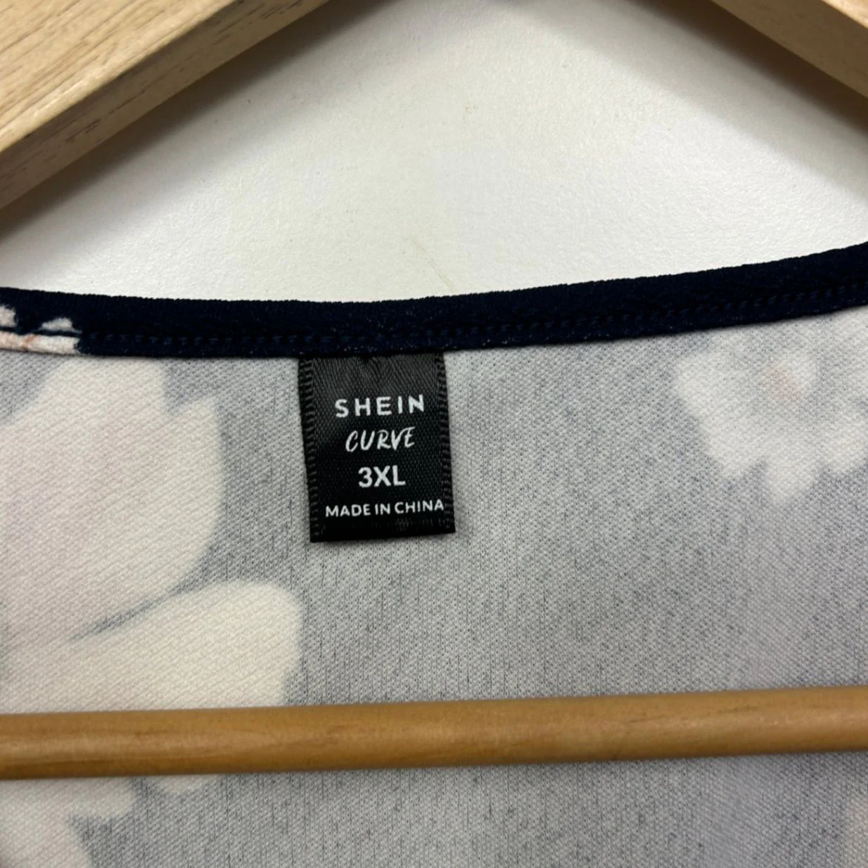 Shein Curve Crop Top Blouse Size 16 18 Floral Short Sleeve Navy - Image 2