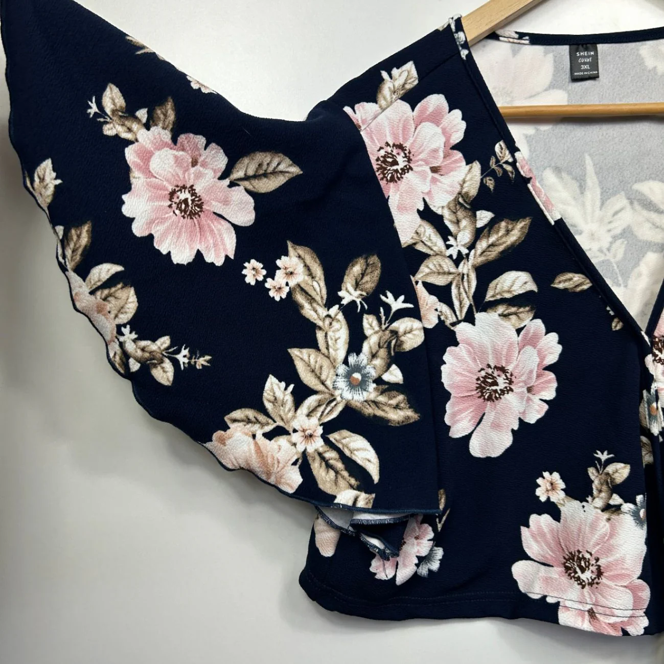 Shein Curve Crop Top Blouse Size 16 18 Floral Short Sleeve Navy - Image 3