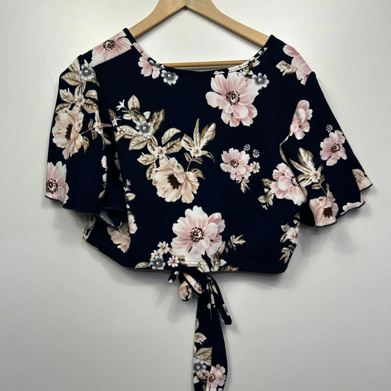 Shein Curve Crop Top Blouse Size 16 18 Floral Short Sleeve Navy - Image 4