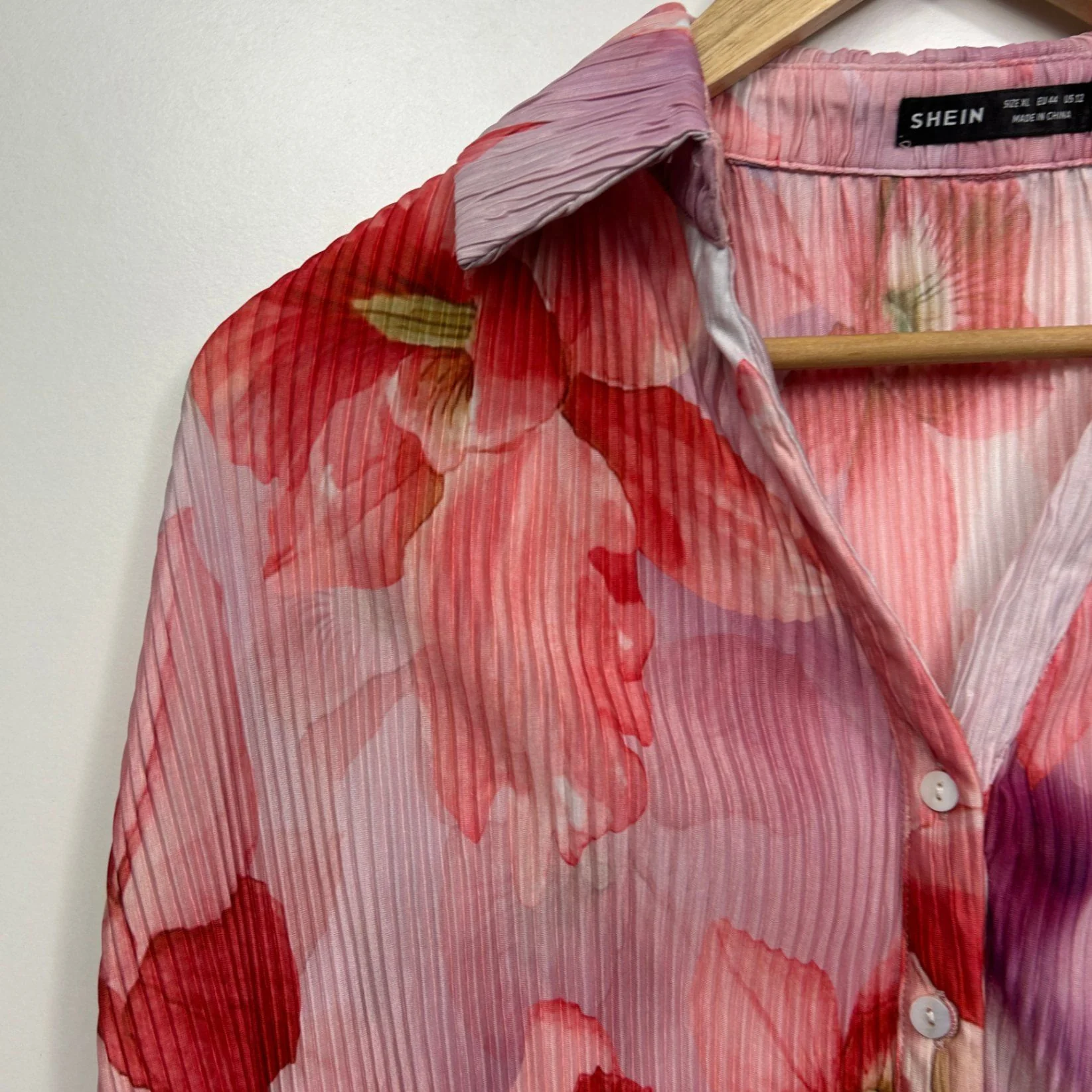 Shein Top Blouse Size 14 16  XL Pink Long Sleeve Floral Pleated Button Up - Image 2