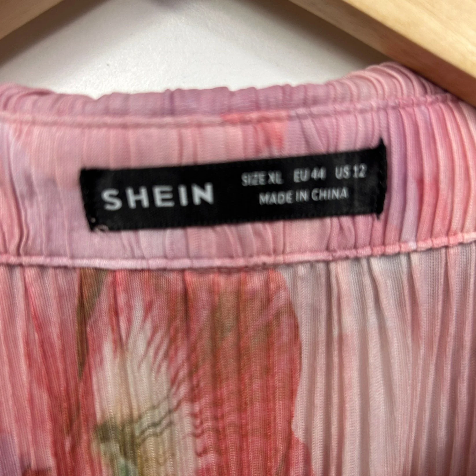 Shein Top Blouse Size 14 16  XL Pink Long Sleeve Floral Pleated Button Up - Image 3