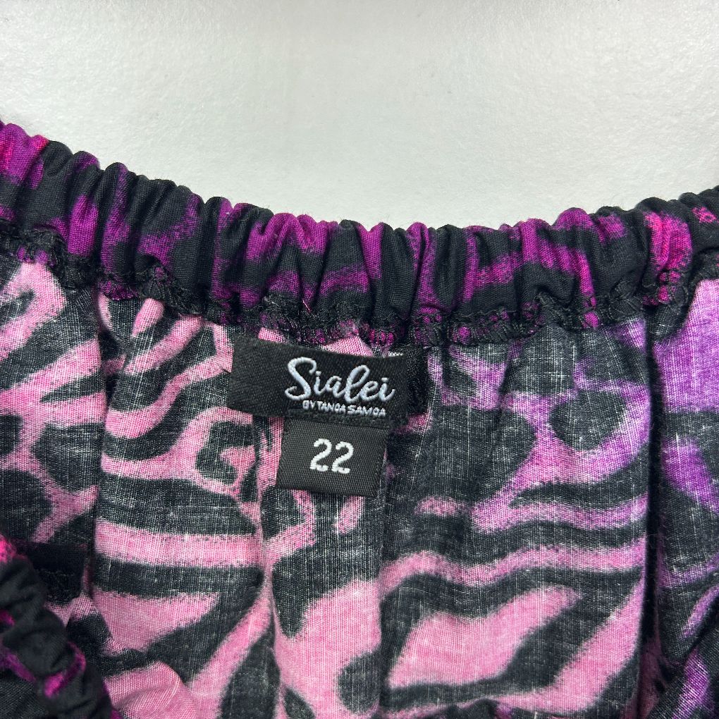 Sialei Pink Black Tribal Print Ruffle Top - Size 22 - Image 2