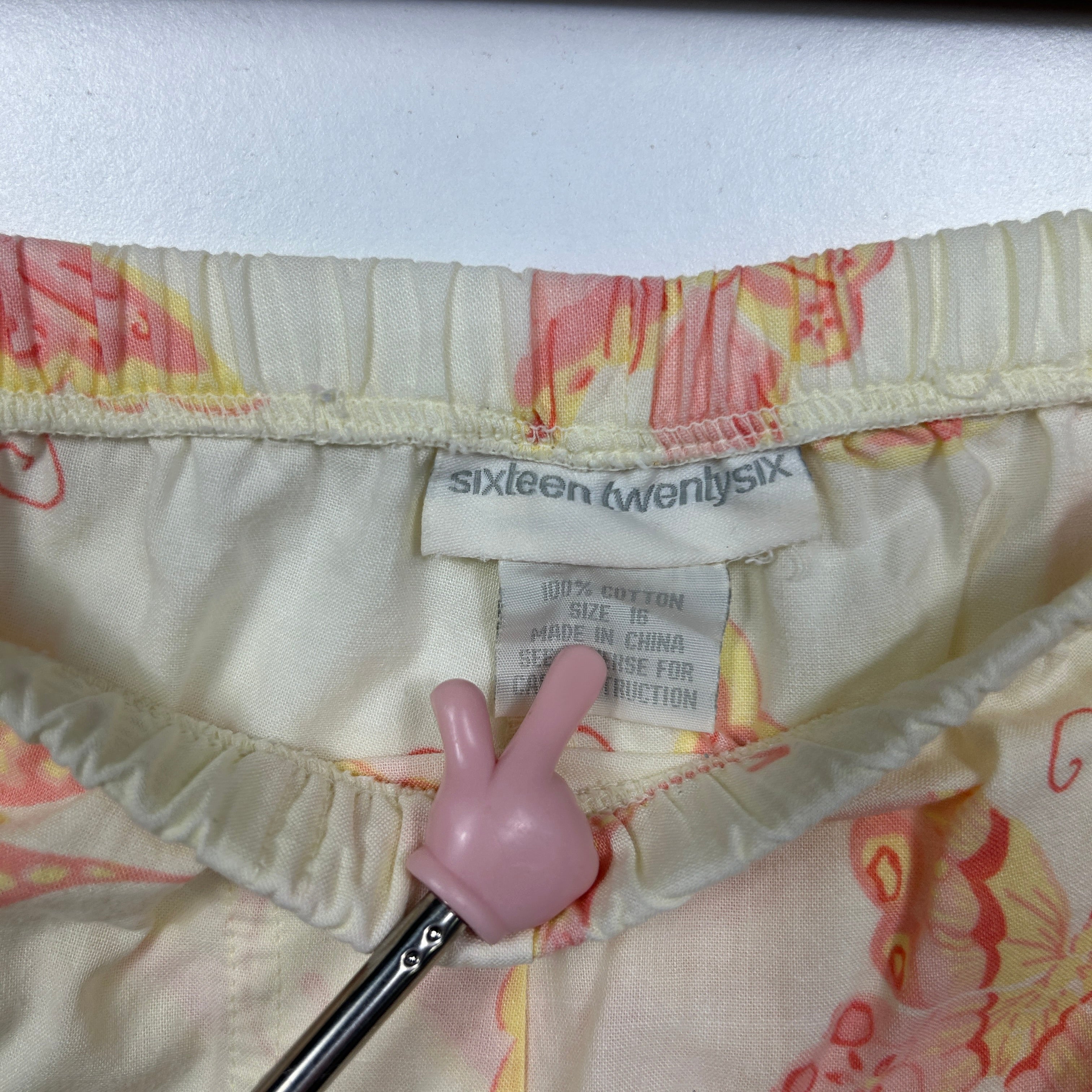 Sixteen Twentysix Cream Butterfly Print Capri Sleep Pants - Size 16 - Image 4