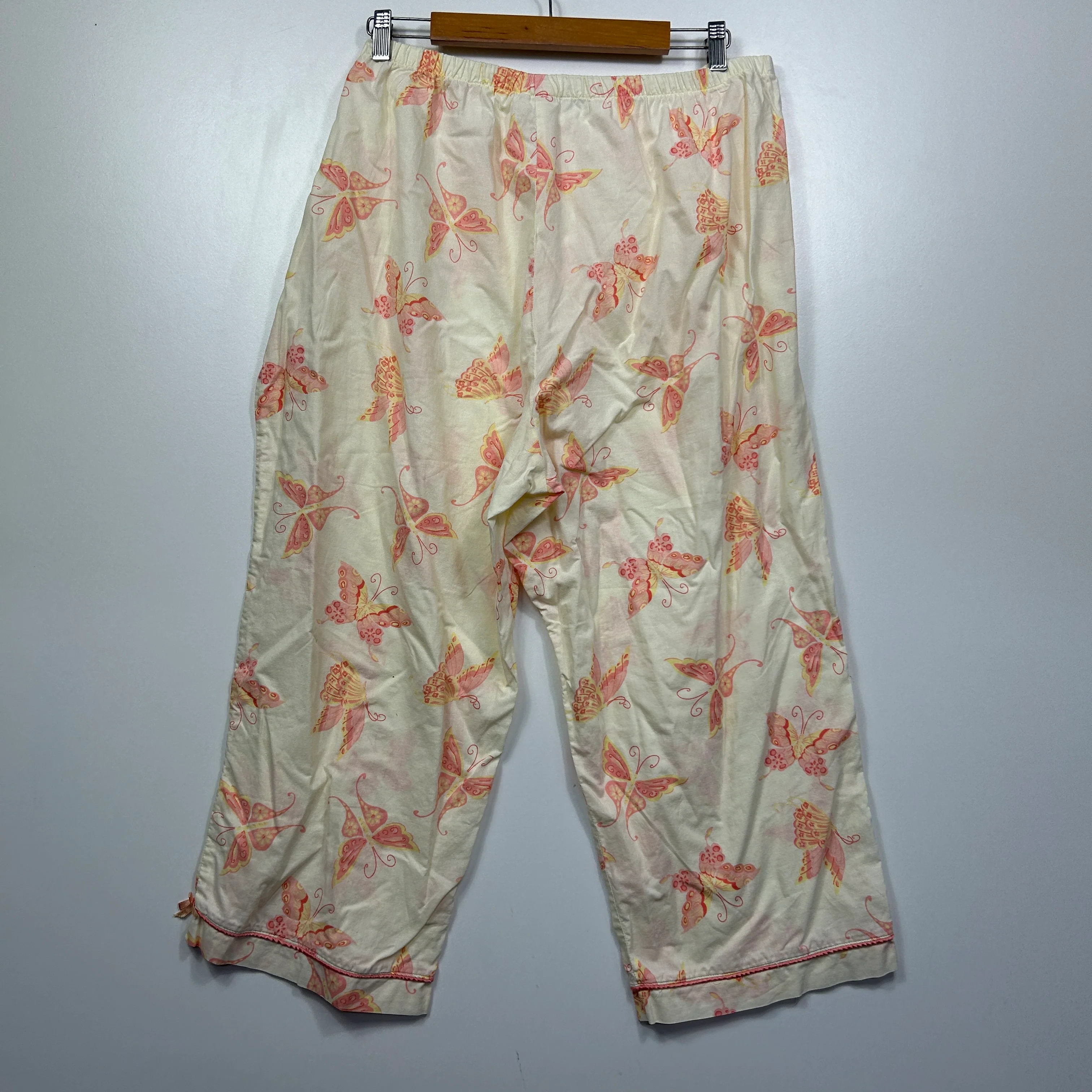 Sixteen Twentysix Cream Butterfly Print Capri Sleep Pants - Size 16 - Image 5