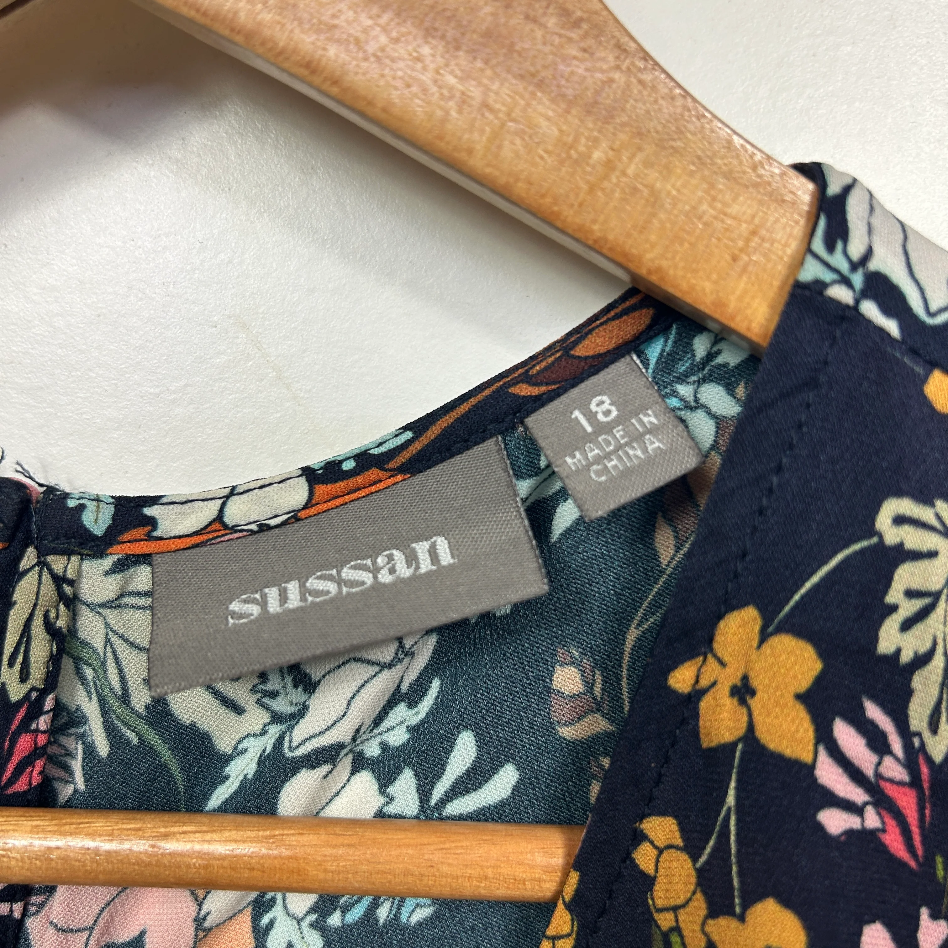 Sussan Navy Blue Floral Print Sleeveless Top - Size 18 - Image 2
