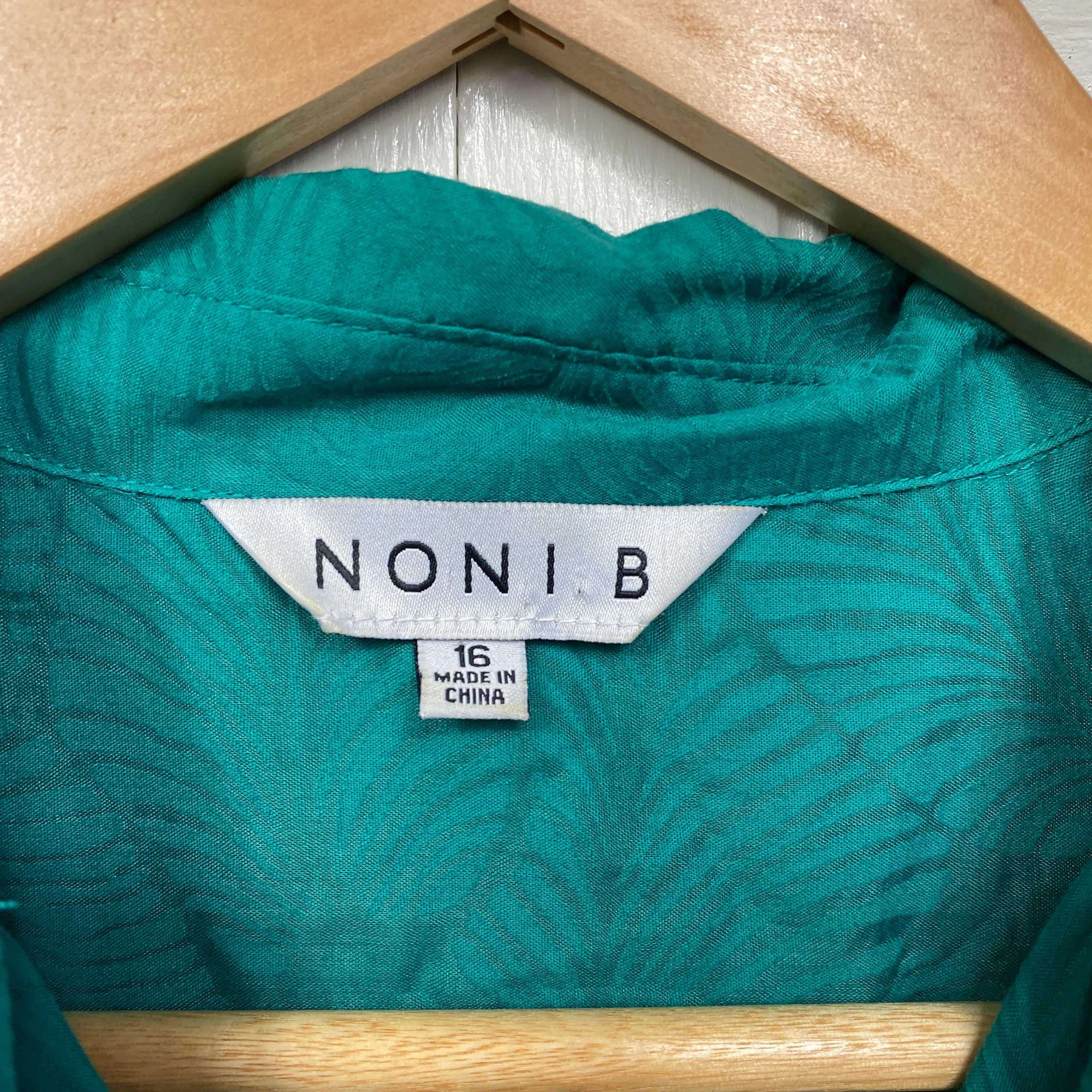 Noni B Top Size 16 Green Button Up Roll Tab Sleeve Sheer - Image 4