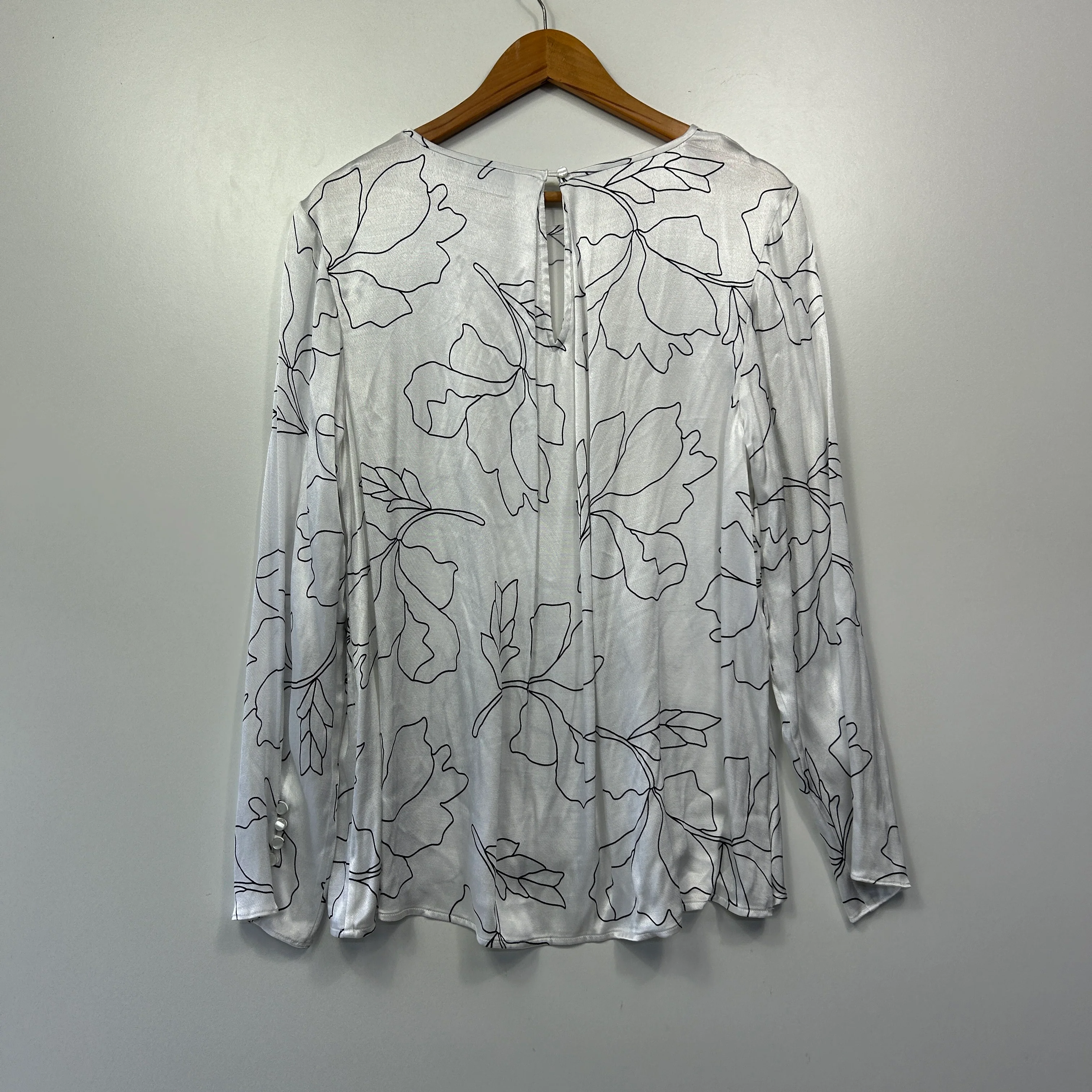 Sussan White Floral Line Art Print Top - Size 14 - Image 6