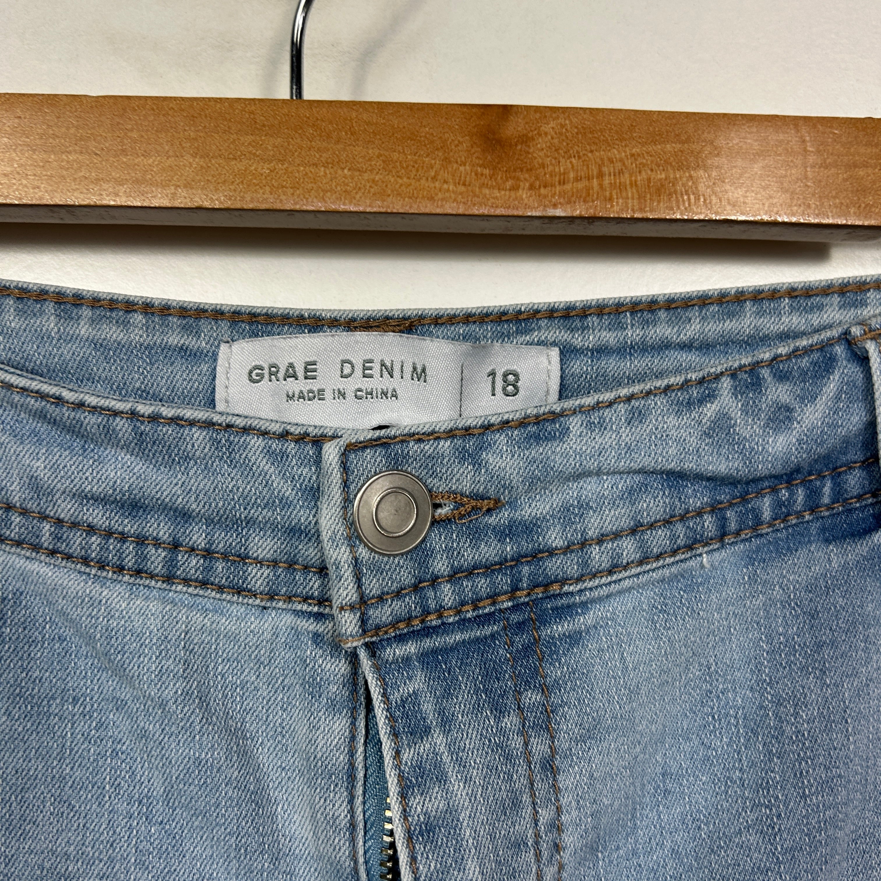 Suzanne Grae Denim Light Blue Denim Shorts - Size 18 - Image 2