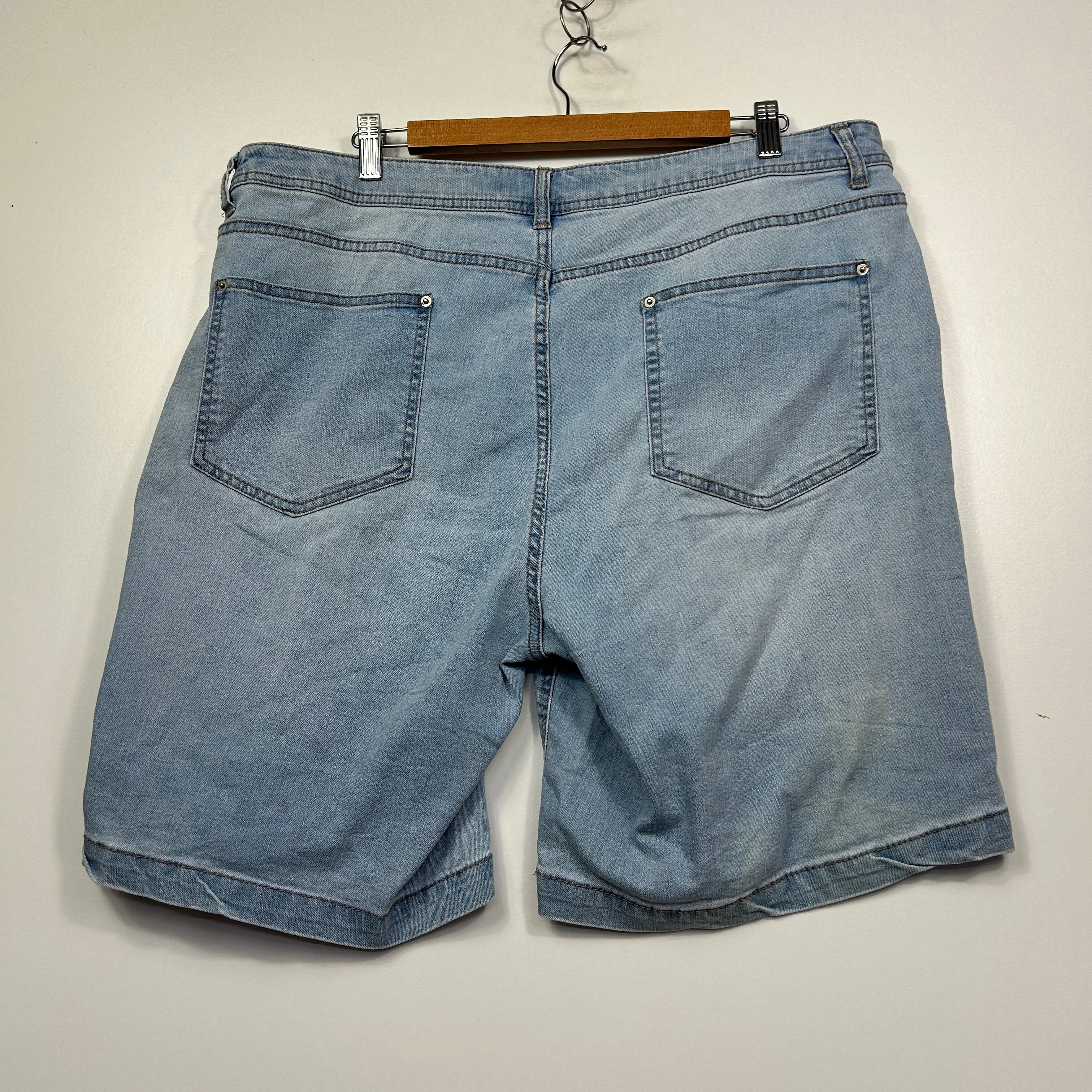 Suzanne Grae Denim Light Blue Denim Shorts - Size 18 - Image 4