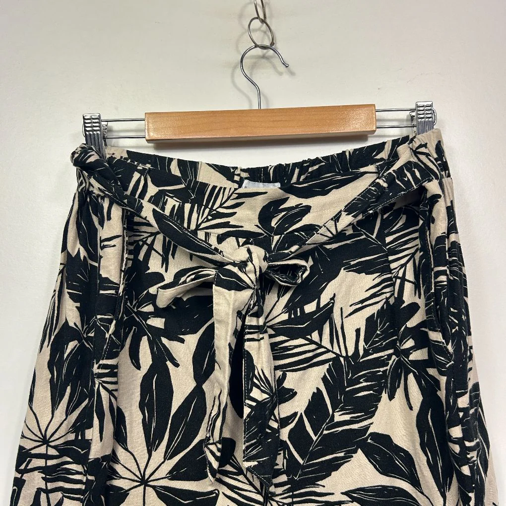 Suzanne Grae Linen Black and Cream Linen Cropped Pants -  Size 16 - Image 4