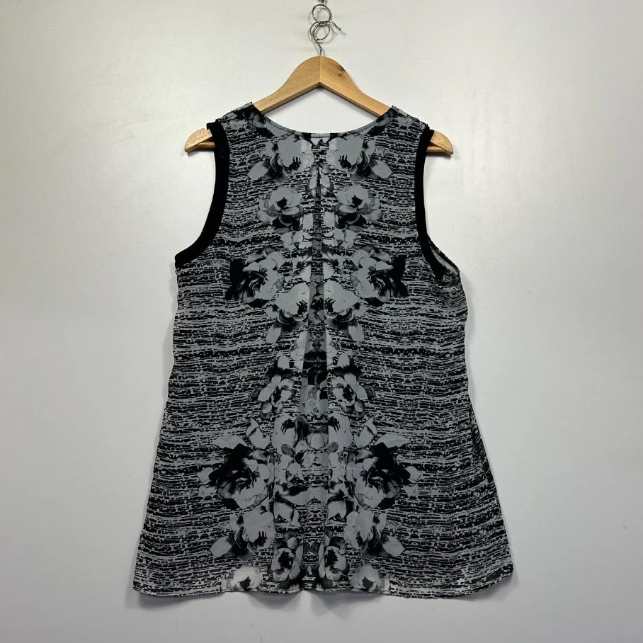 Table Eight Sleeveless Top - Size XL - Image 4