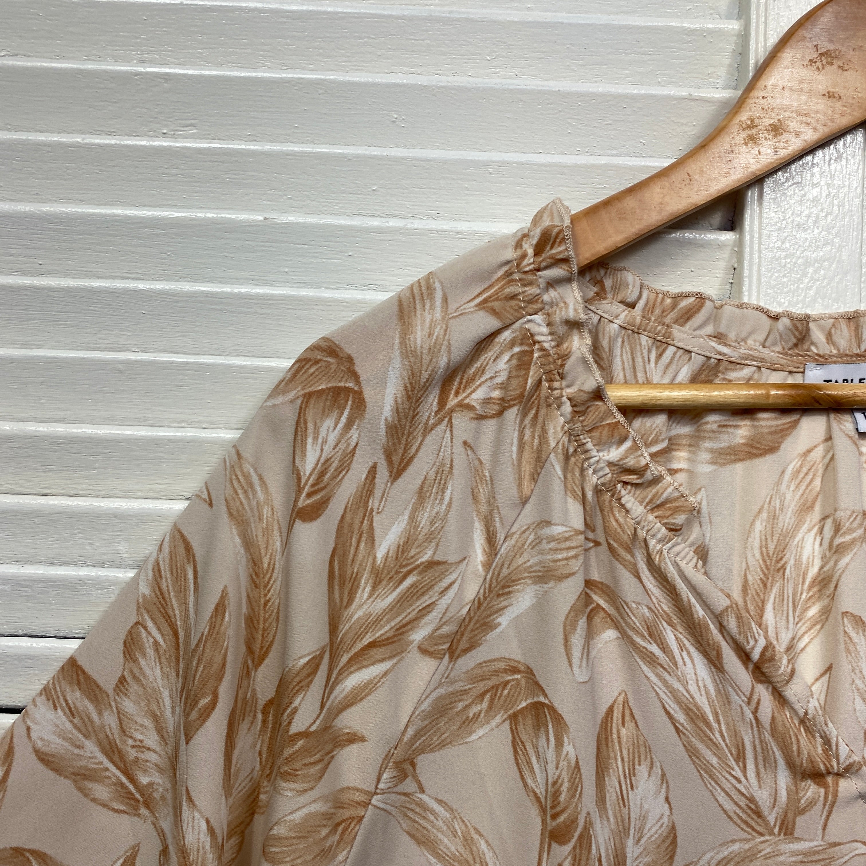 Table Eight Top Size 14 Beige Leaf Print Short Sleeve - Image 3