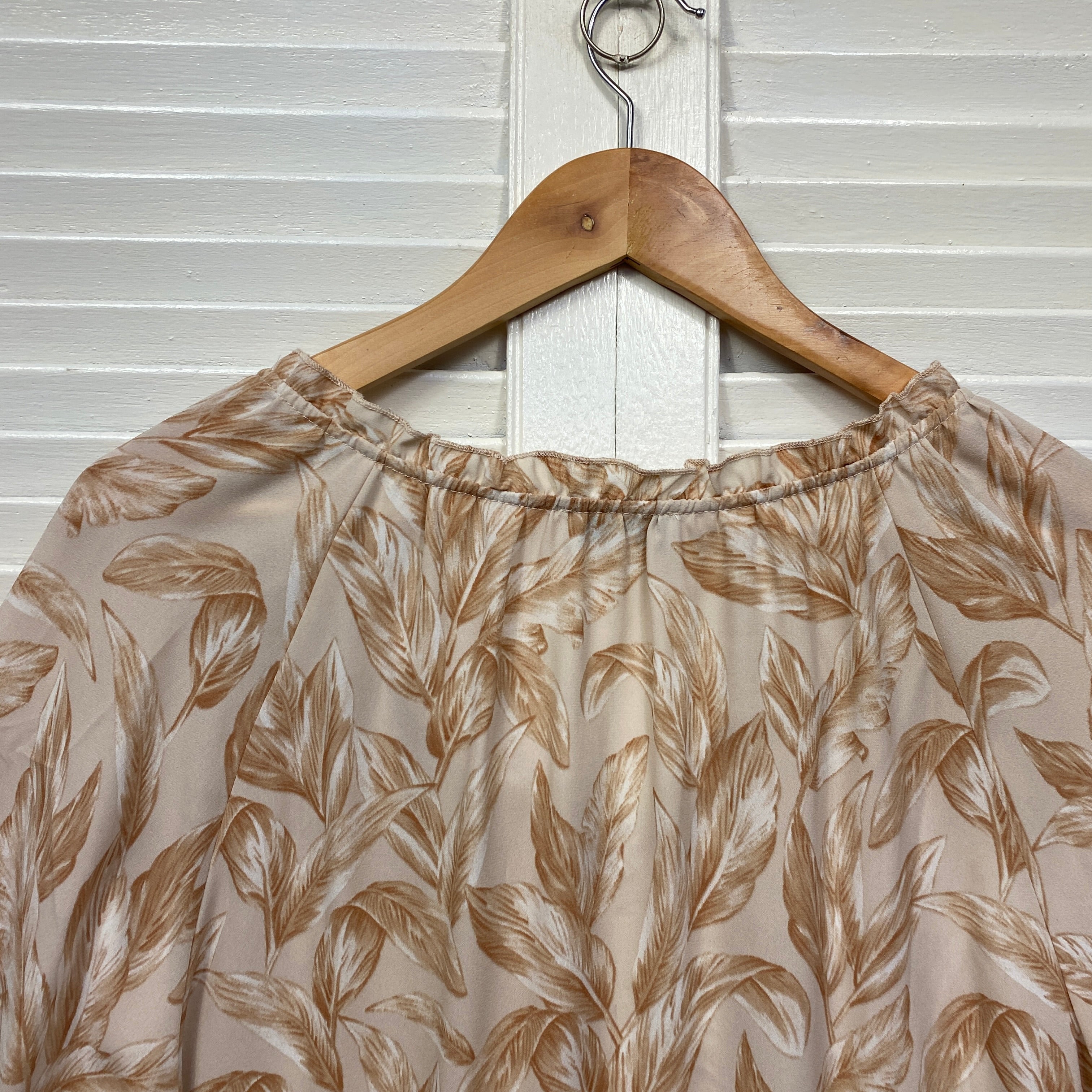 Table Eight Top Size 14 Beige Leaf Print Short Sleeve - Image 6