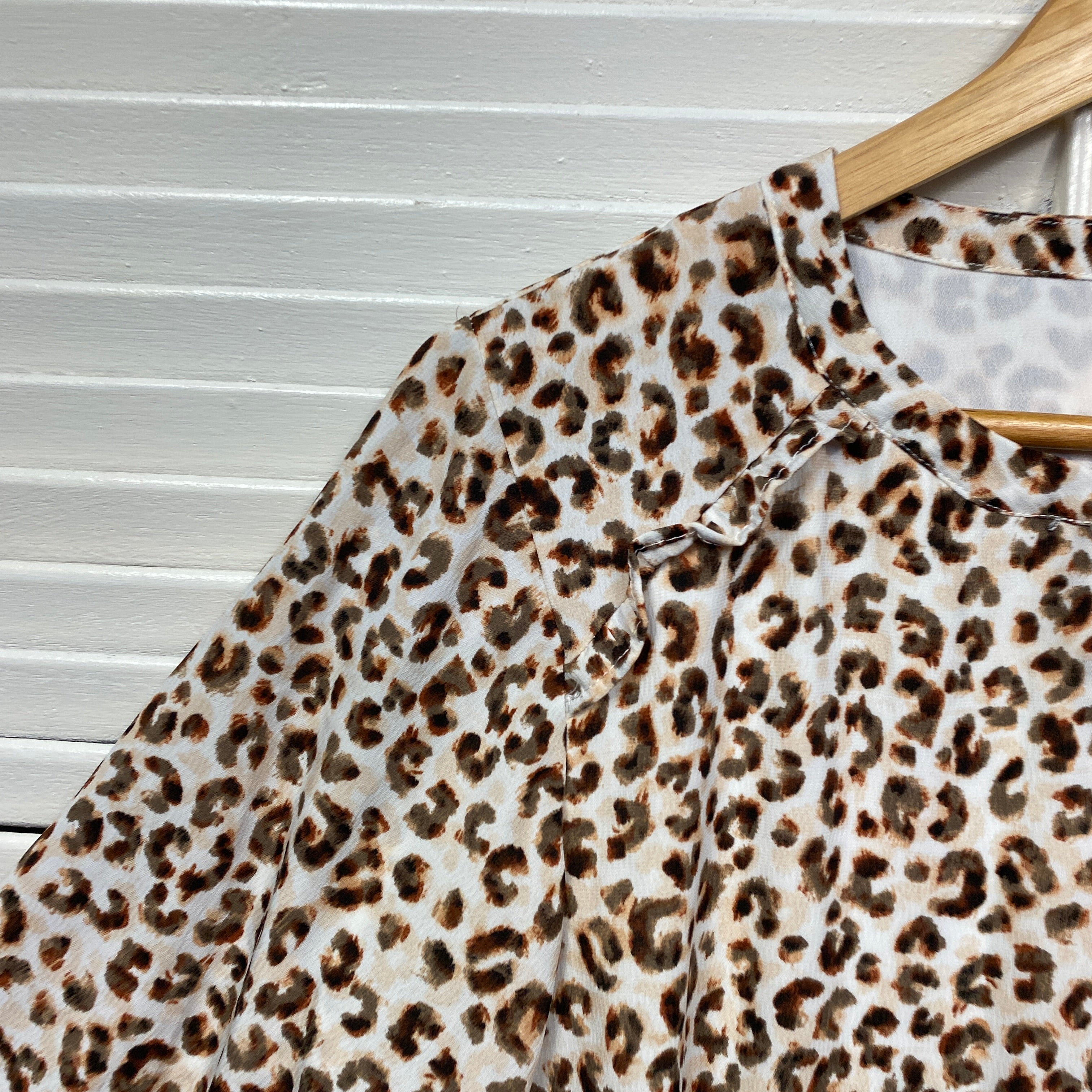 Table Eight Top Size 14 Short Sleeve Animal Print Lined - Image 3