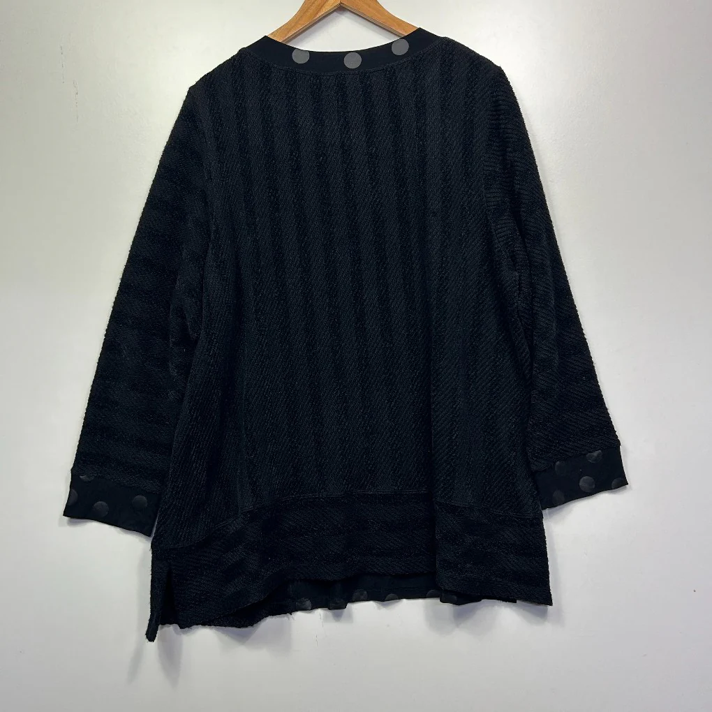 Taking Shape Black Textured Polka Dot Tunic Top - Size 20 - Image 3
