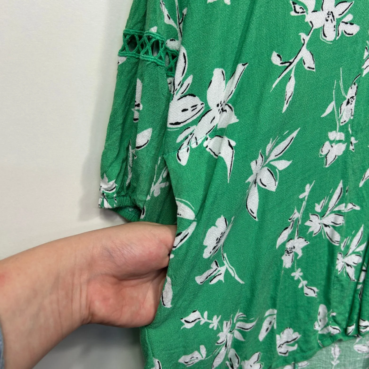 Taking Shape Green Viscose 3/4 Sleeve Floral Boho Top Blouse Size 12 - Image 6