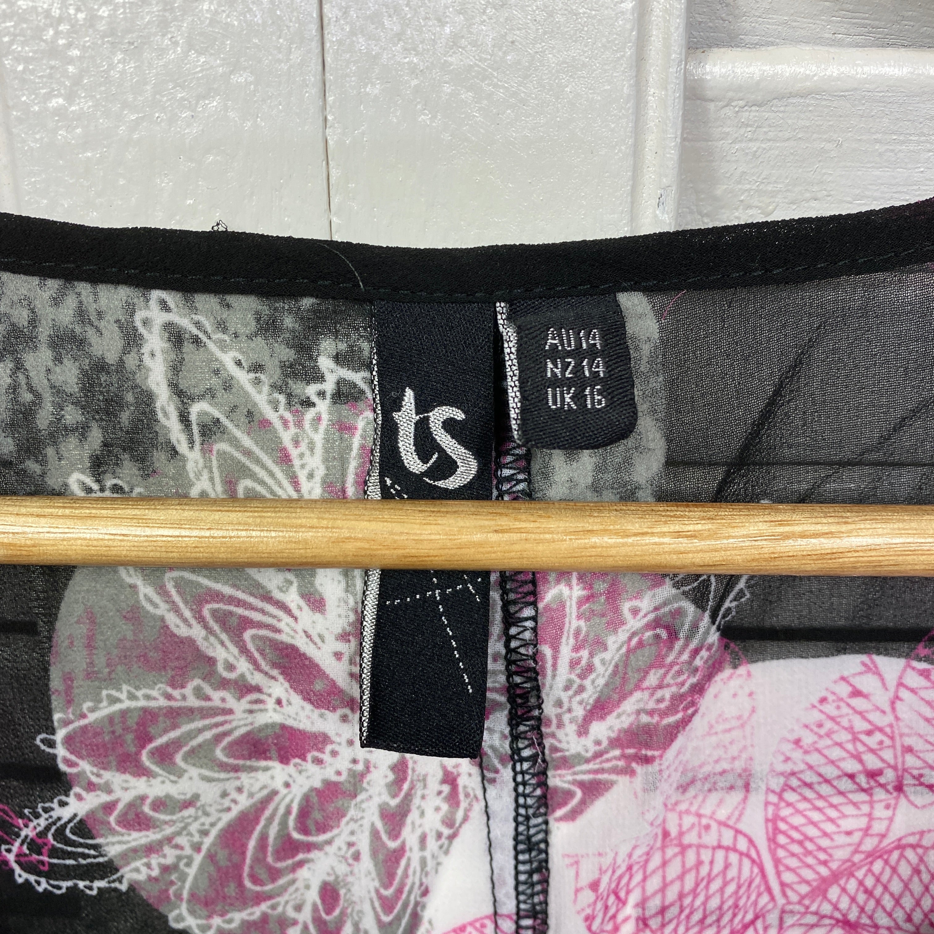 Taking Shape Top Size 14 XS Plus Sleeveless Multicoloured Sheer - Image 4