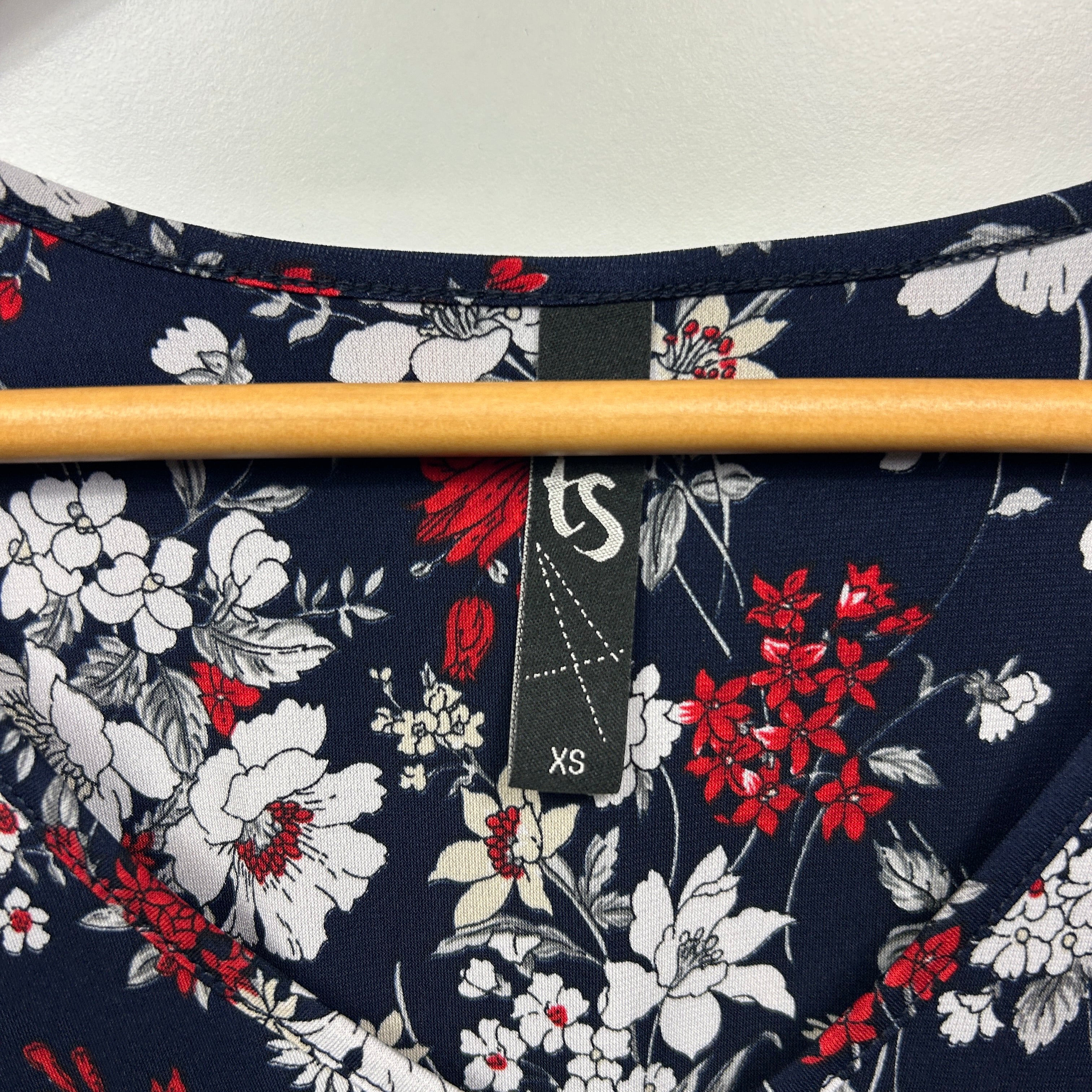 Taking Shape Top Size 14 XS Plus Blue Floral  Short Sleeve - Image 3