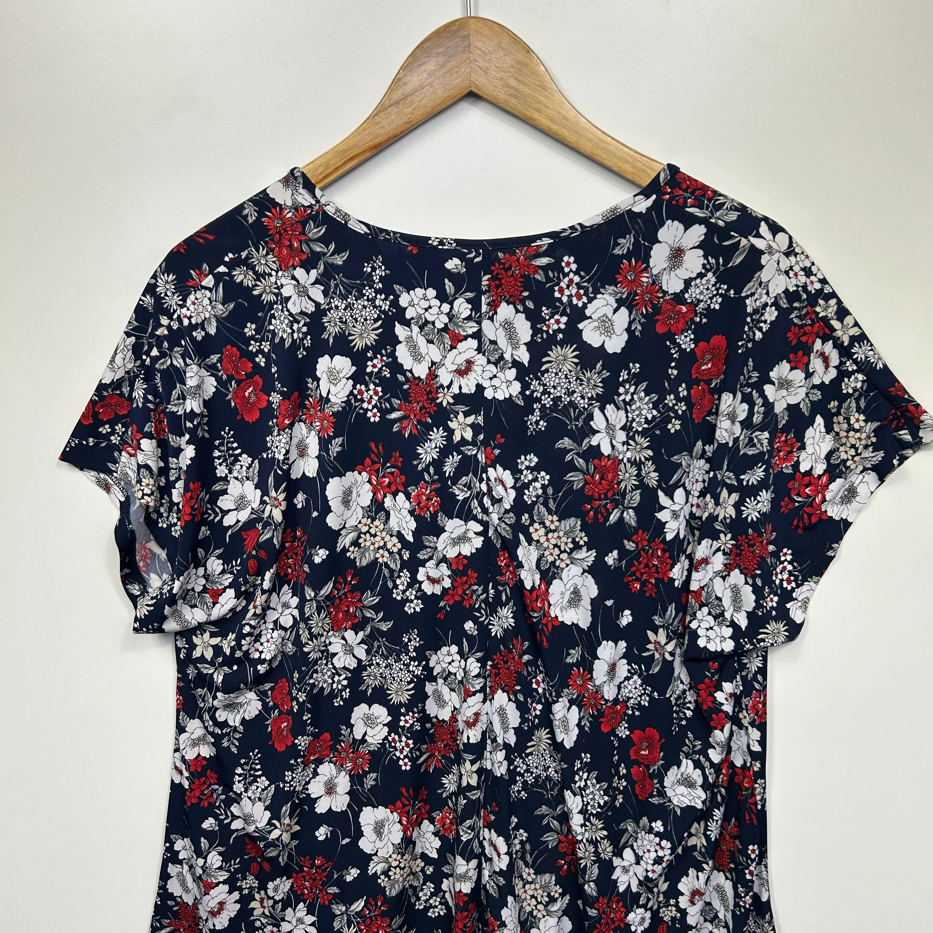 Taking Shape Top Size 14 XS Plus Blue Floral  Short Sleeve - Image 5