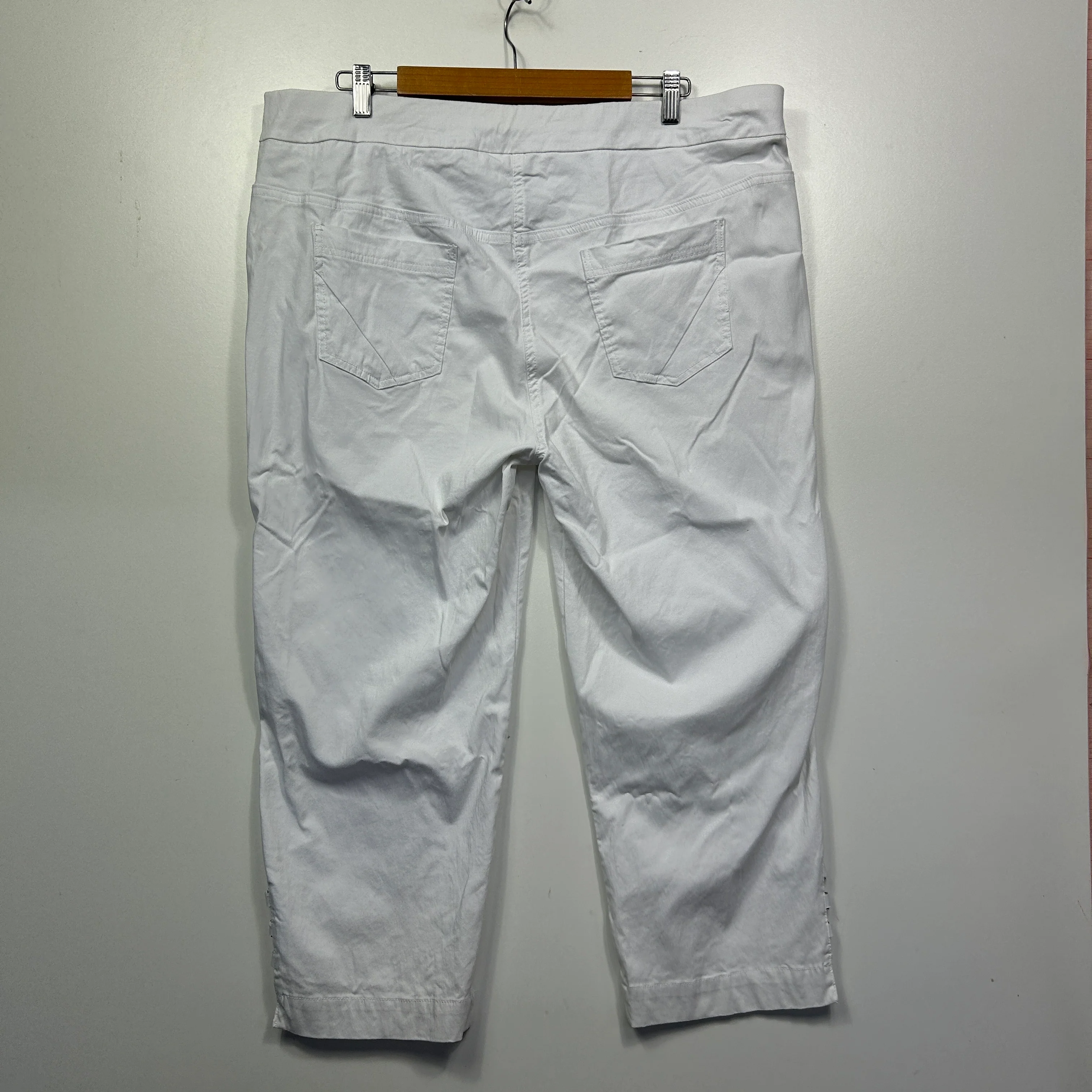 Taking Shape White Crop Pants - Size 20 - Image 4