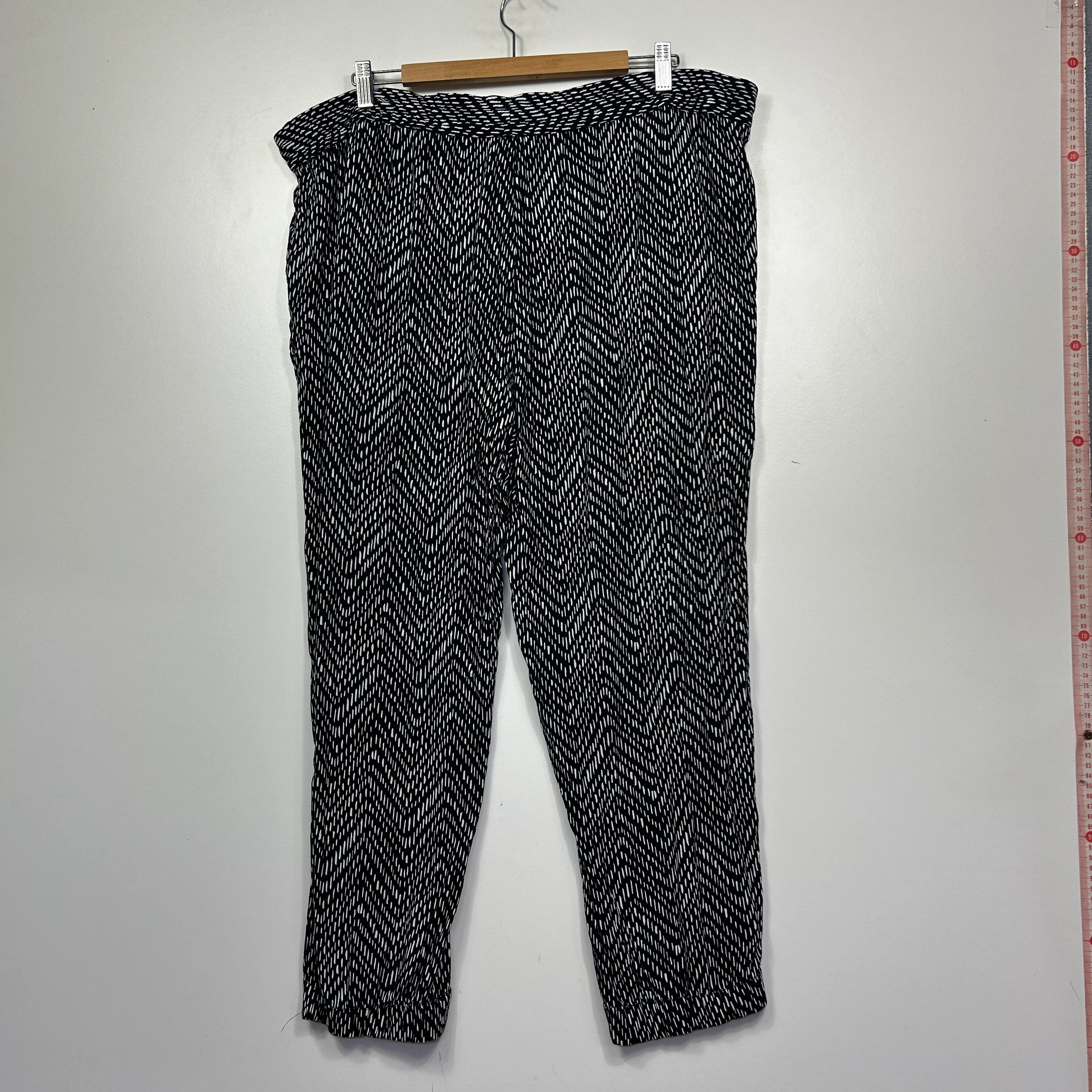 Target Black and White Geometric Print Pants - Size 18 - Image 4