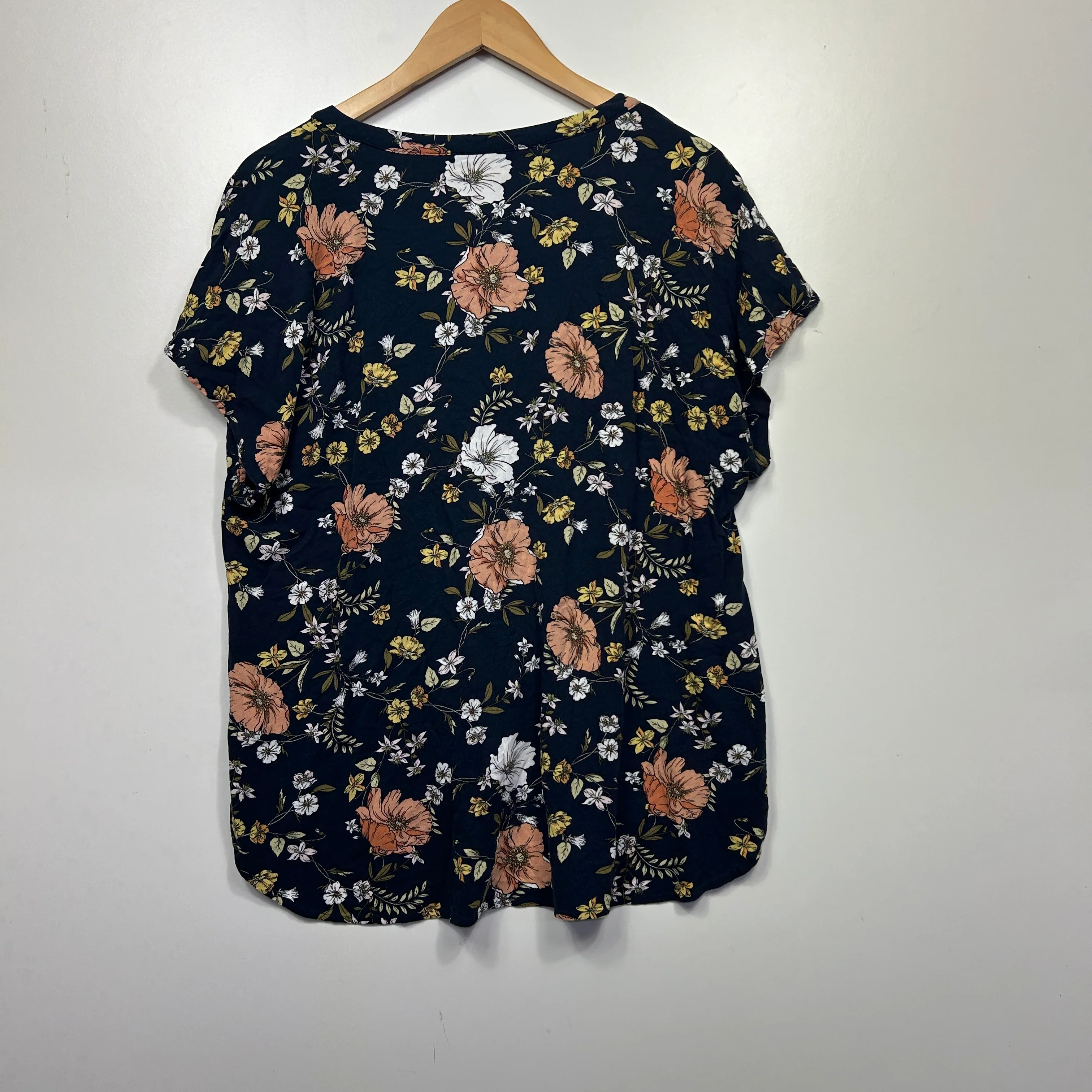 Target Navy Blue Multicoloured Floral Print Top - Size 18 - Image 2