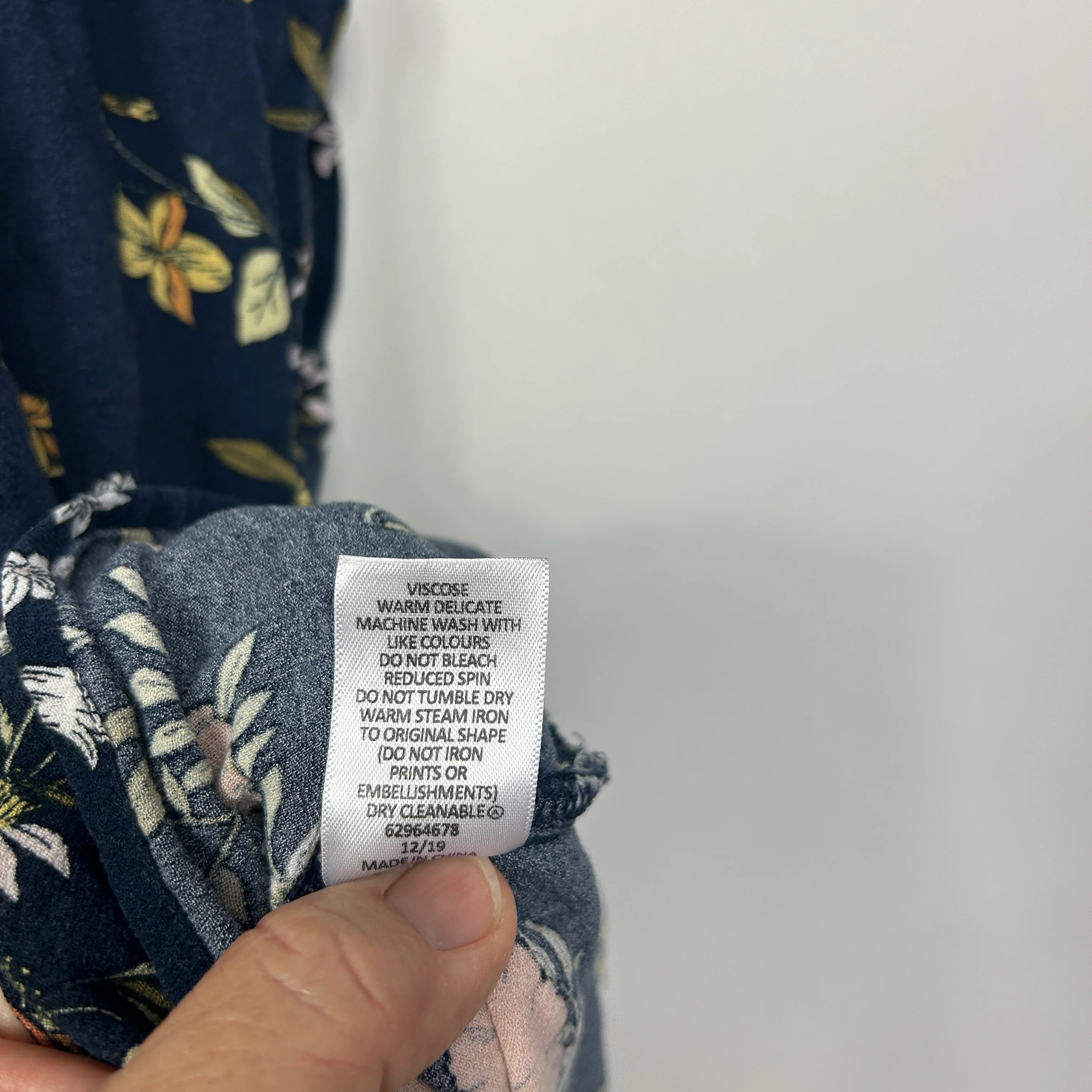 Target Navy Blue Multicoloured Floral Print Top - Size 18 - Image 4