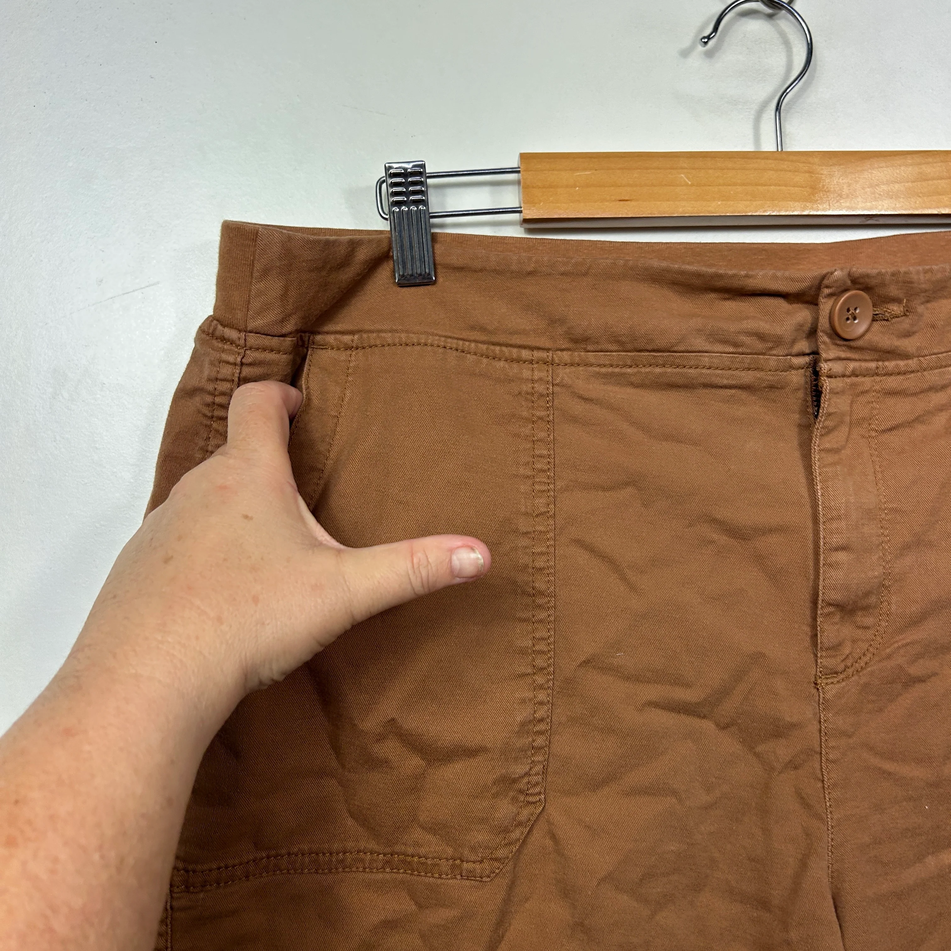 Target Tan Shorts - Size 18 - Image 4