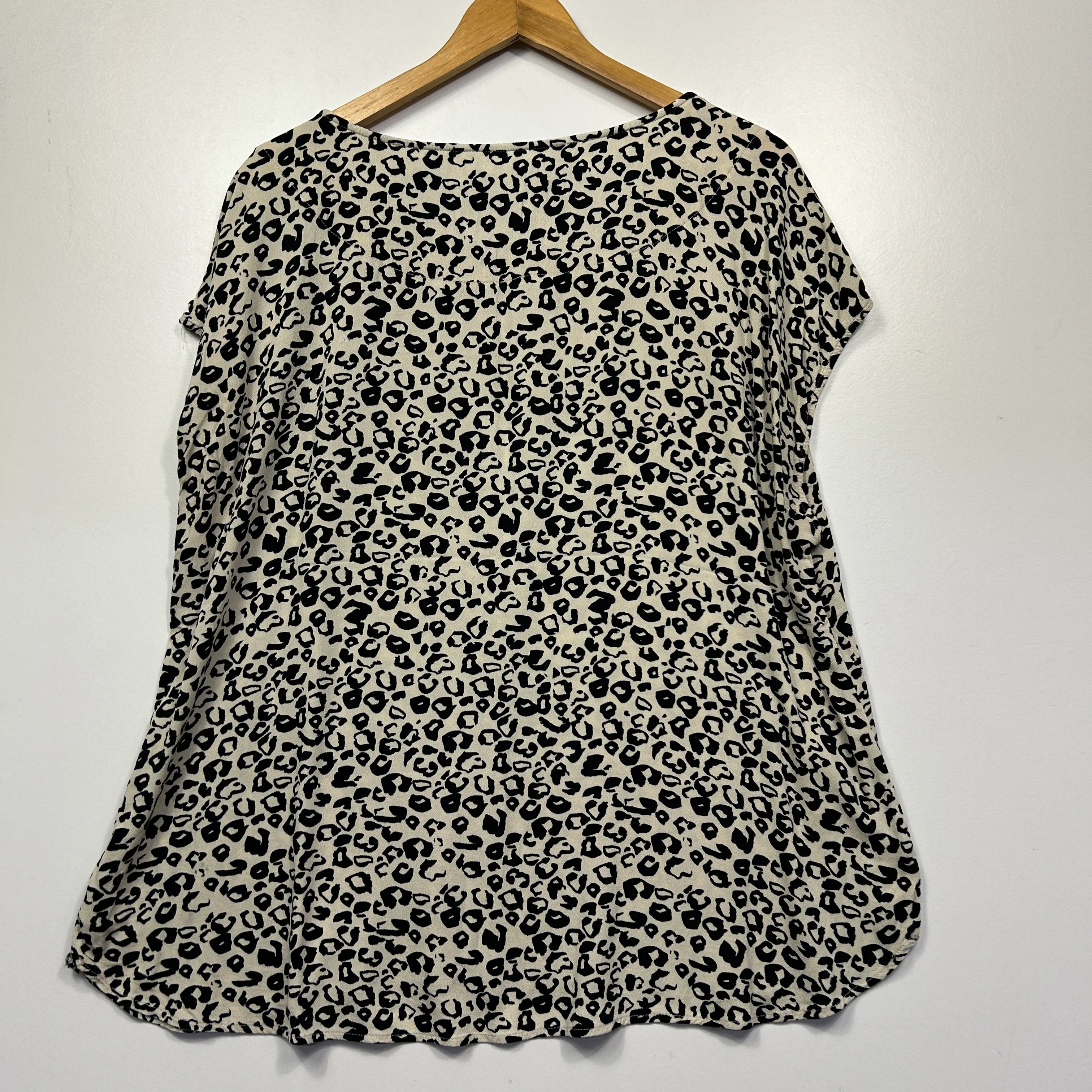 Target Woman Leopard Print Top - Size 20 - Image 2