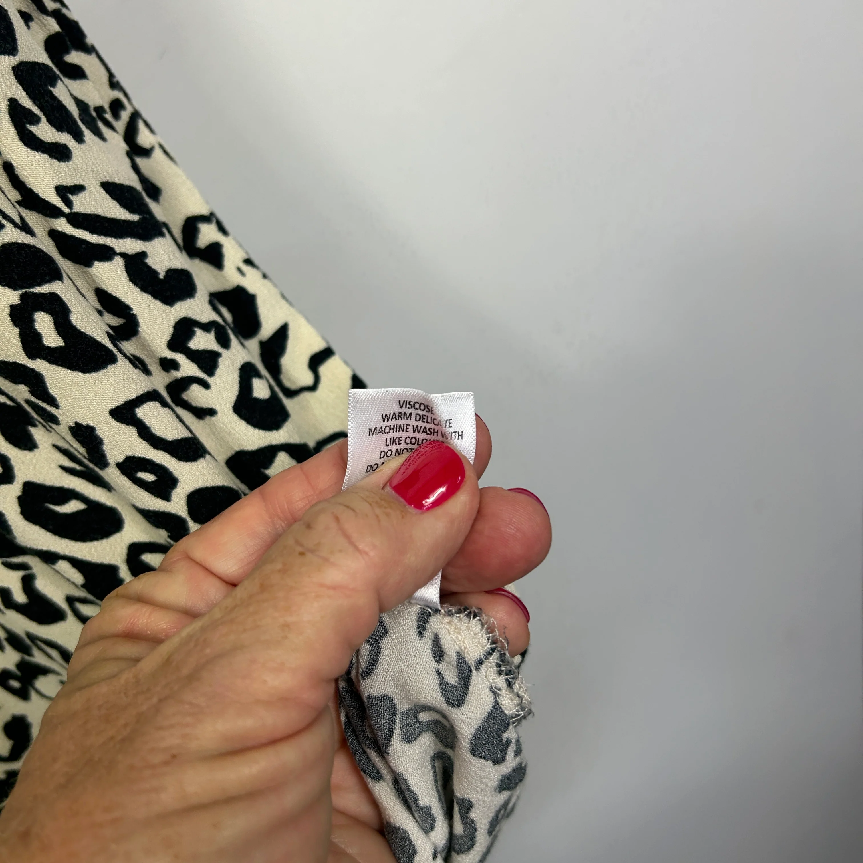 Target Woman Leopard Print Top - Size 20 - Image 4
