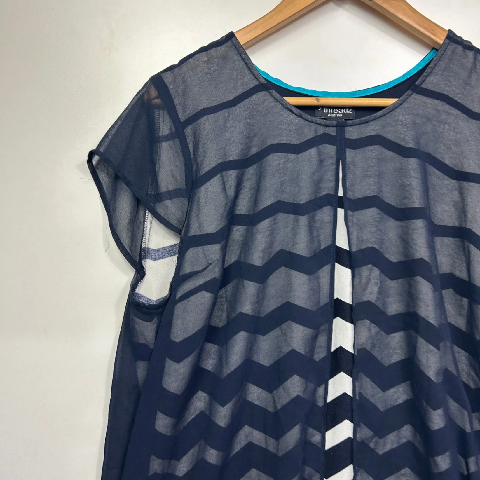 Threadz Navy White Sheer Overlay Short Sleeve Top Striped Size XL - Image 3