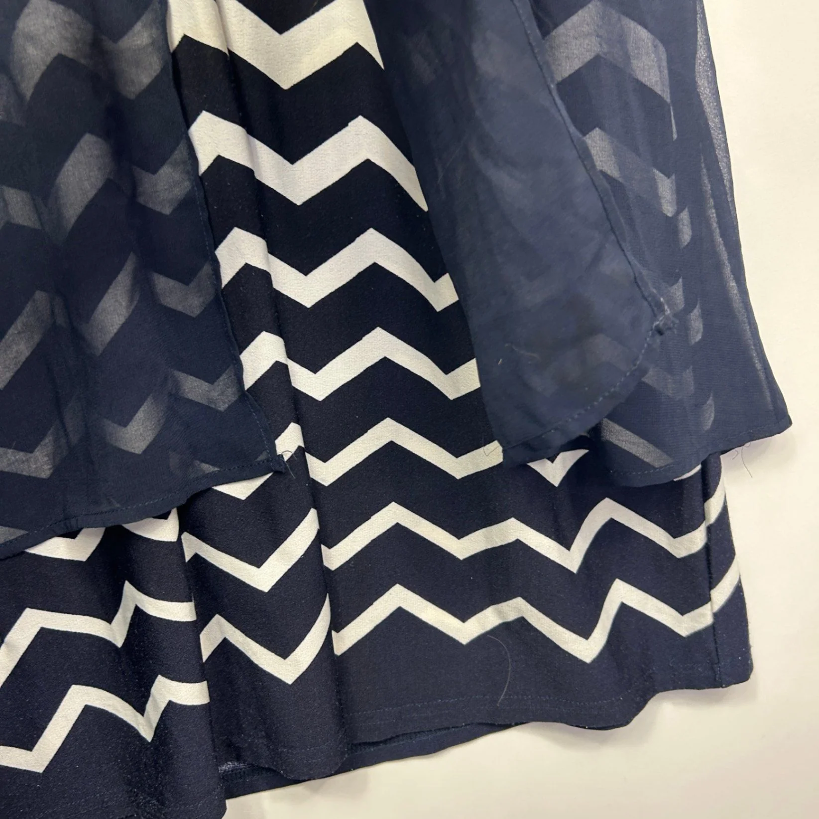 Threadz Navy White Sheer Overlay Short Sleeve Top Striped Size XL - Image 5