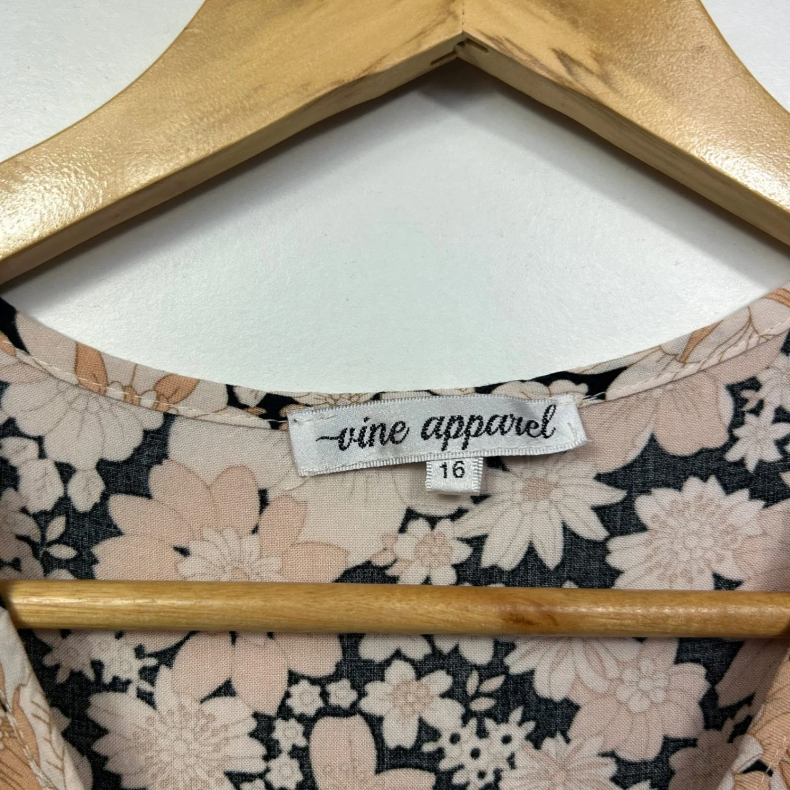 Vine Apparel Beige Viscose Short Sleeve Floral Boho Dress Size 16 - Image 3