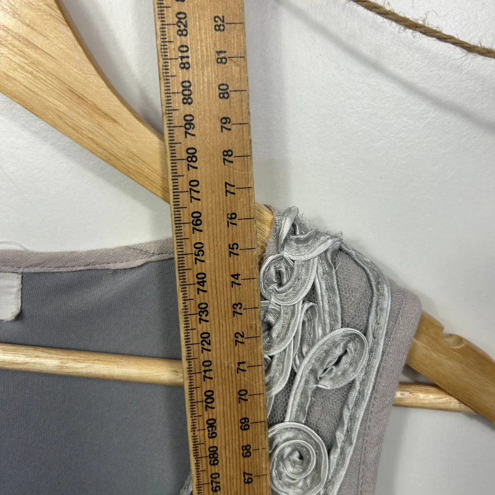 Virtuelle Grey Sleeveless Embroidered Top - Size 12 - Image 6