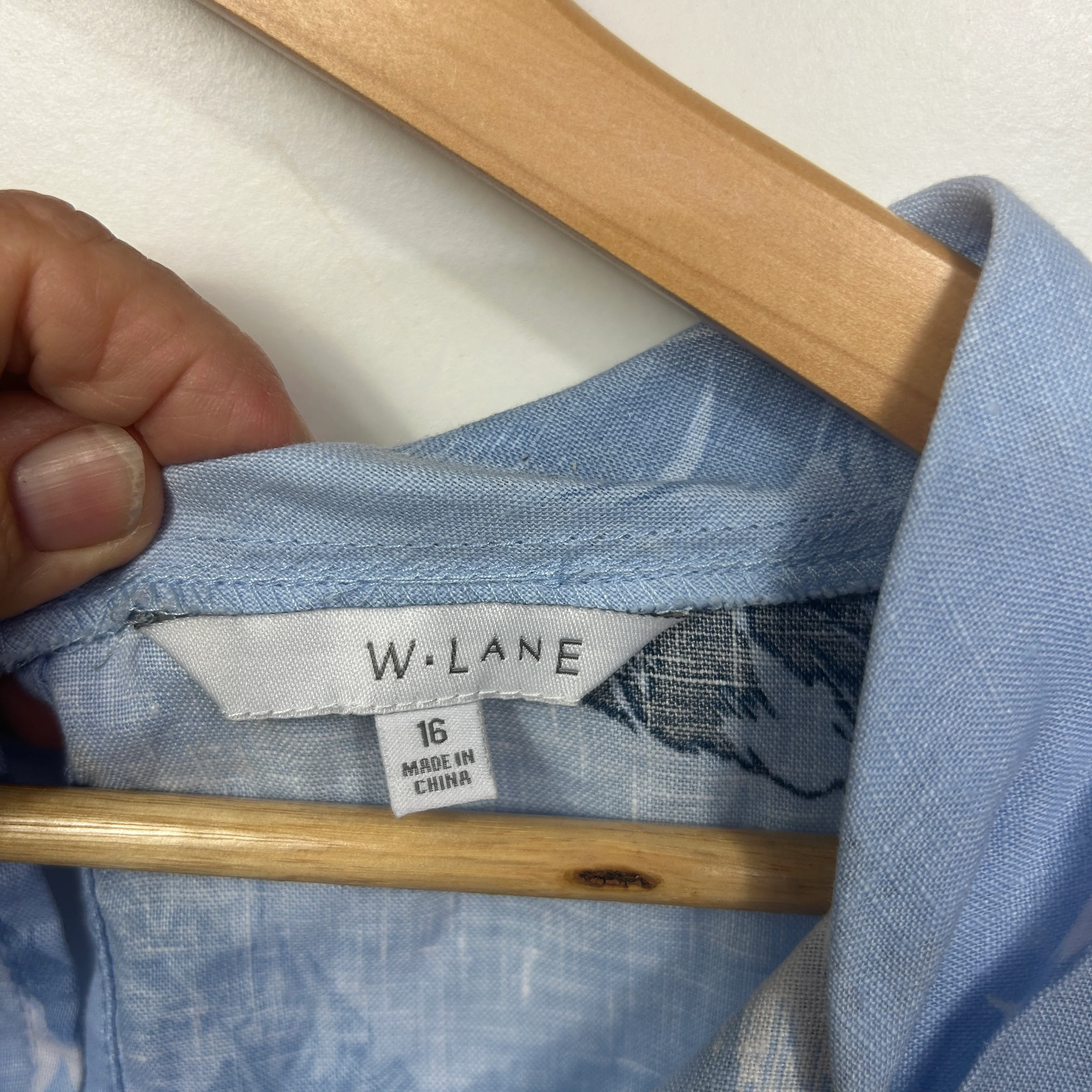 W Lane Blue Feather Print Linen Top - Size 16 - Image 3