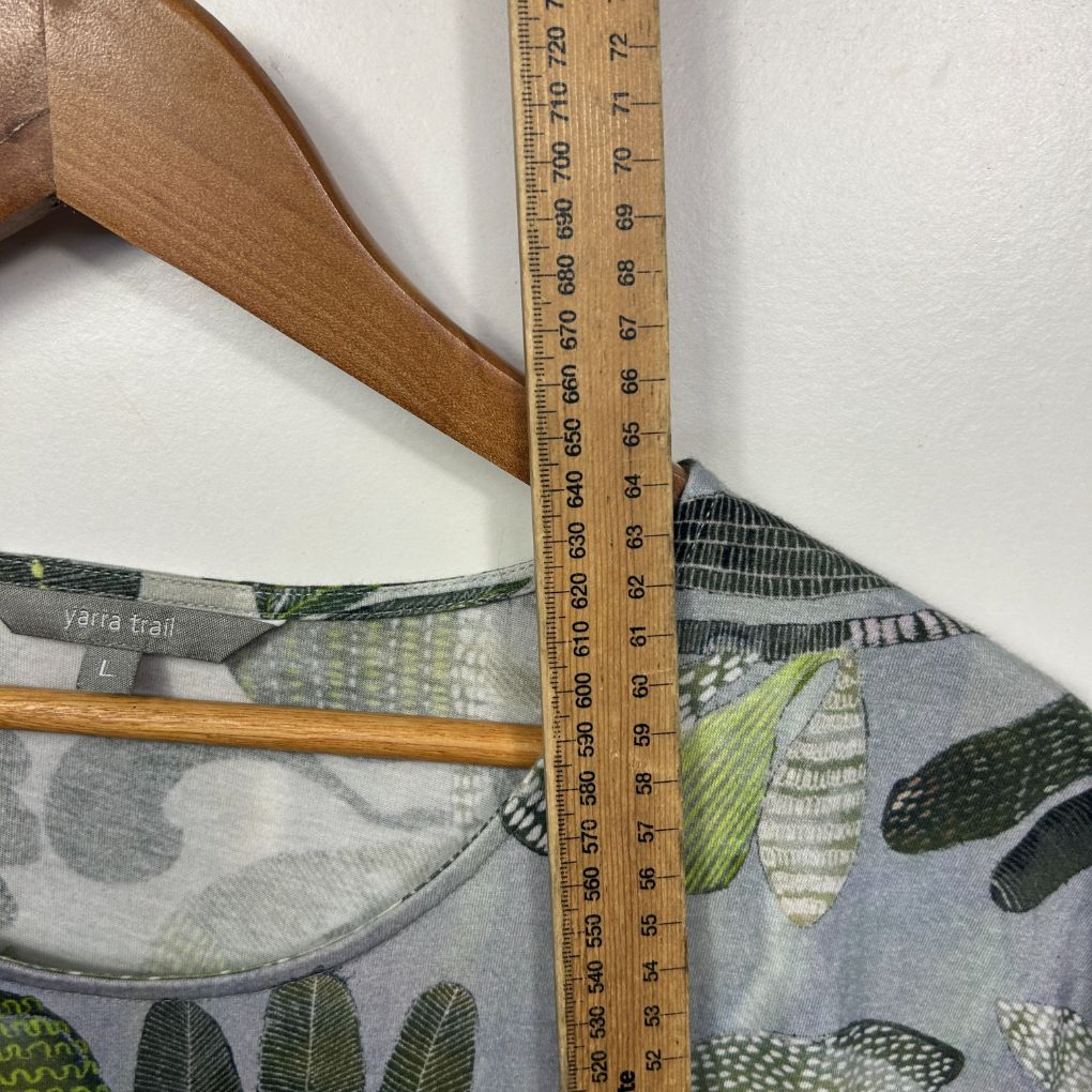 Yarra Trail Green Leaf Print Top - Size L - Image 4