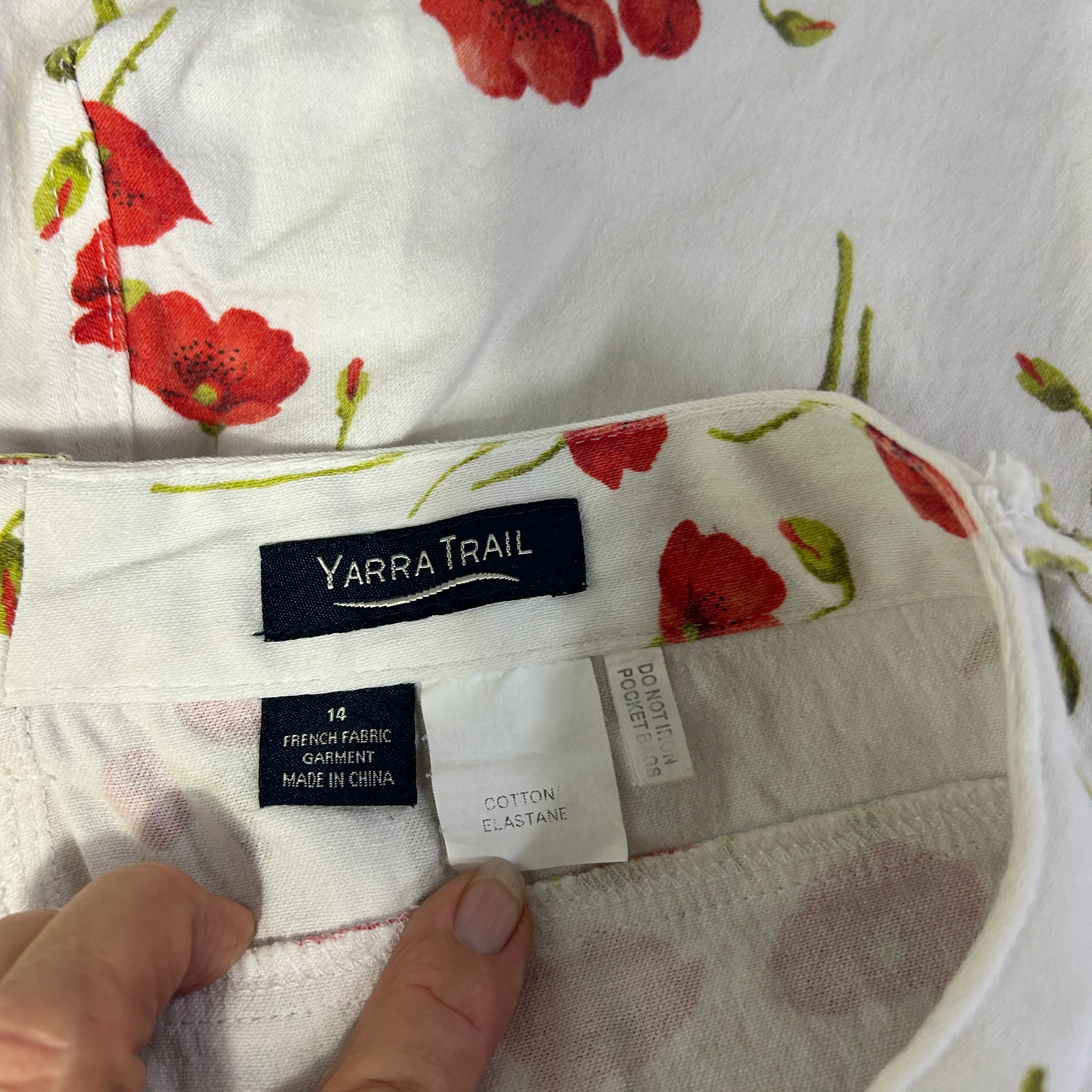 Yarra Trail White Poppy Floral Shorts - Size 14 - Image 2