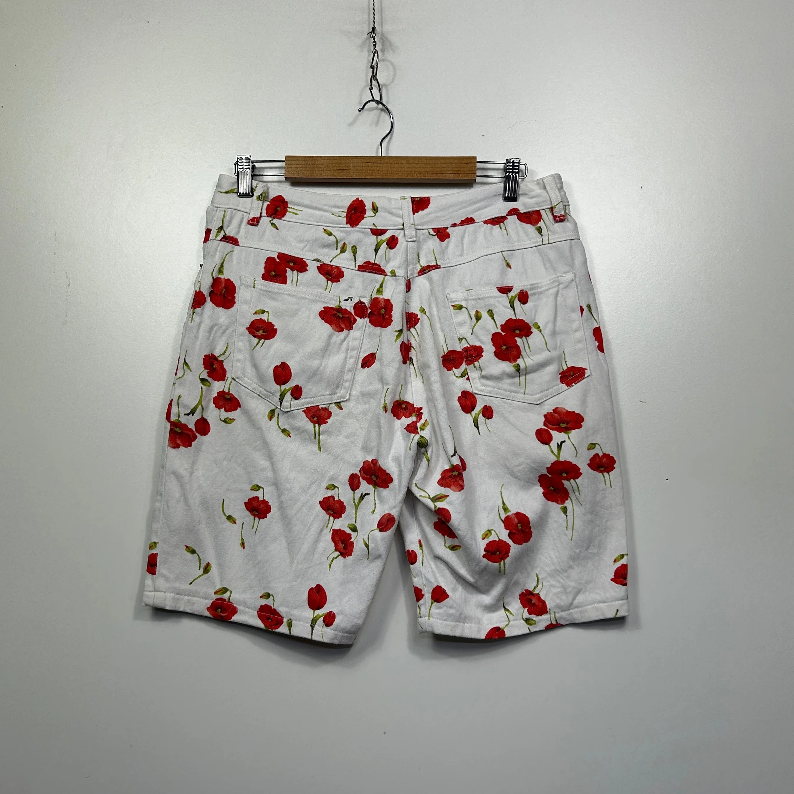 Yarra Trail White Poppy Floral Shorts - Size 14 - Image 3